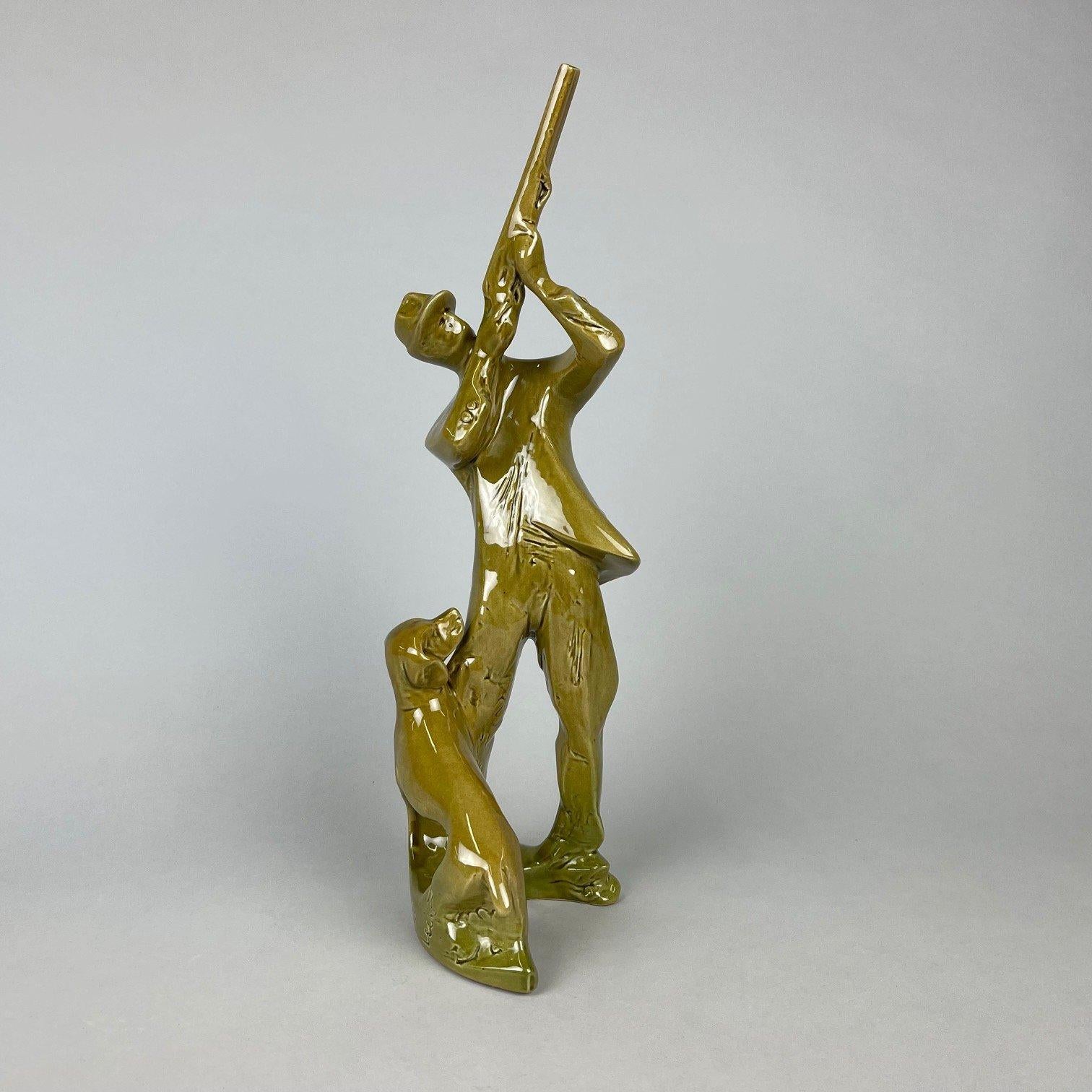 Fin du 20e siècle Statue en céramique vintage par Jihokera Bechyně, Tchécoslovaquie, années 1970 en vente