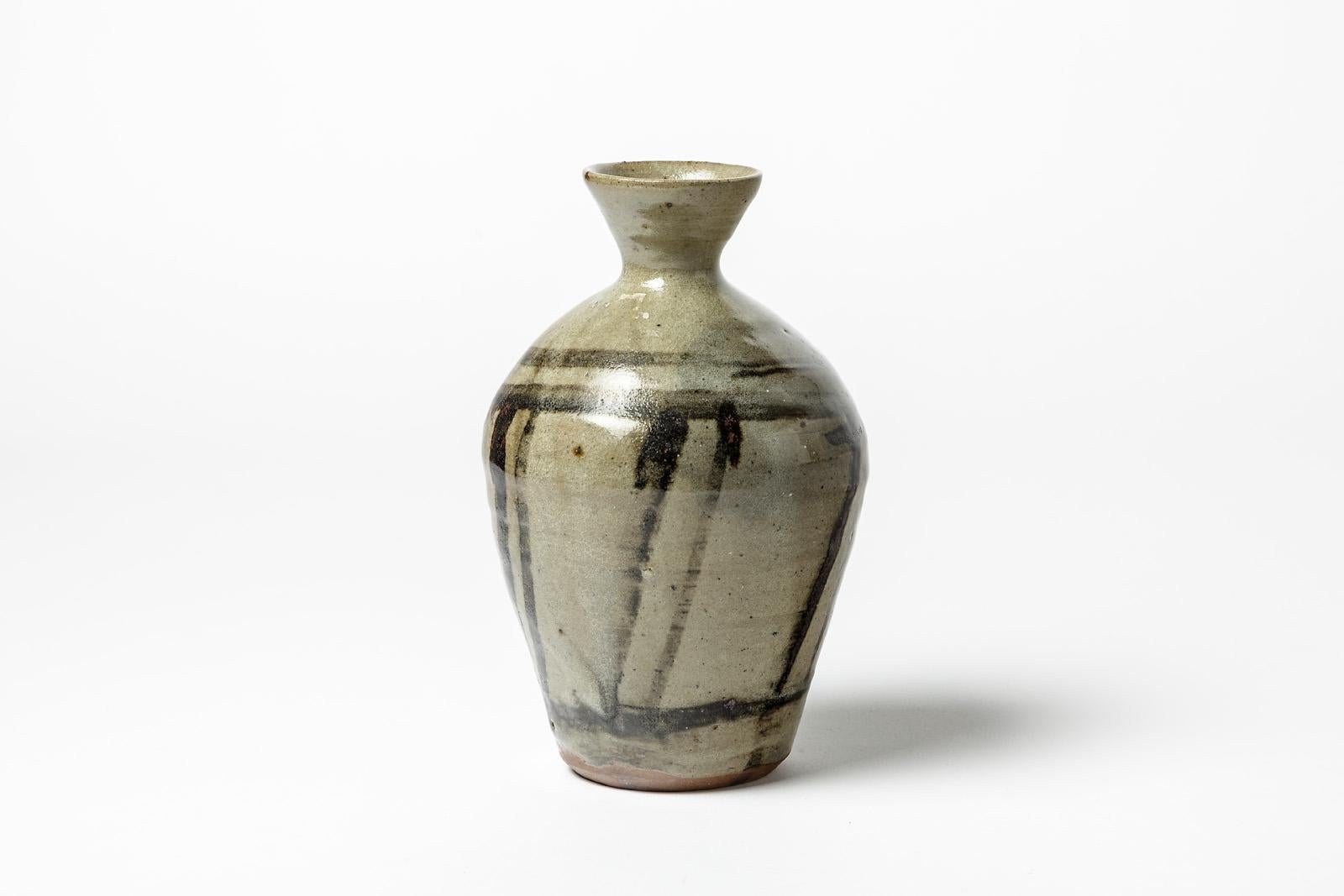 Claire Berger

Vintage stoneware ceramic vase.

Elegant decorative form and colors.

Stoneware glaze effects.
   

Signed under the base: Berger

Realized in La Borne, circa 1980.

Dimensions: 20 x 12 x 12cm.