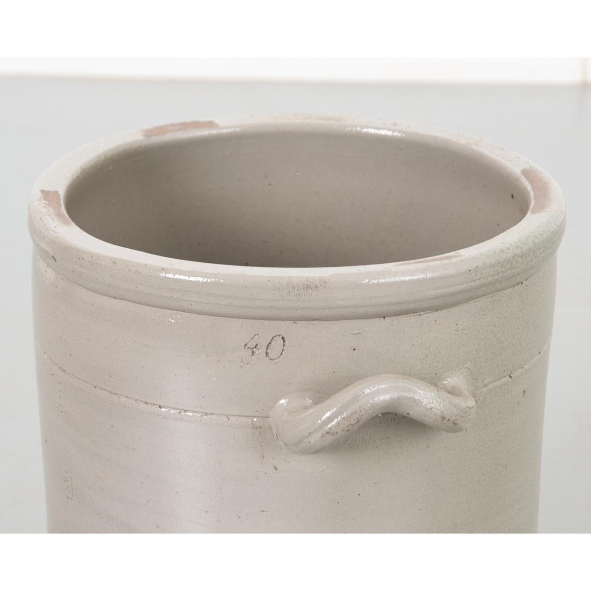 Francese Barattolo di ceramica vintage in vendita
