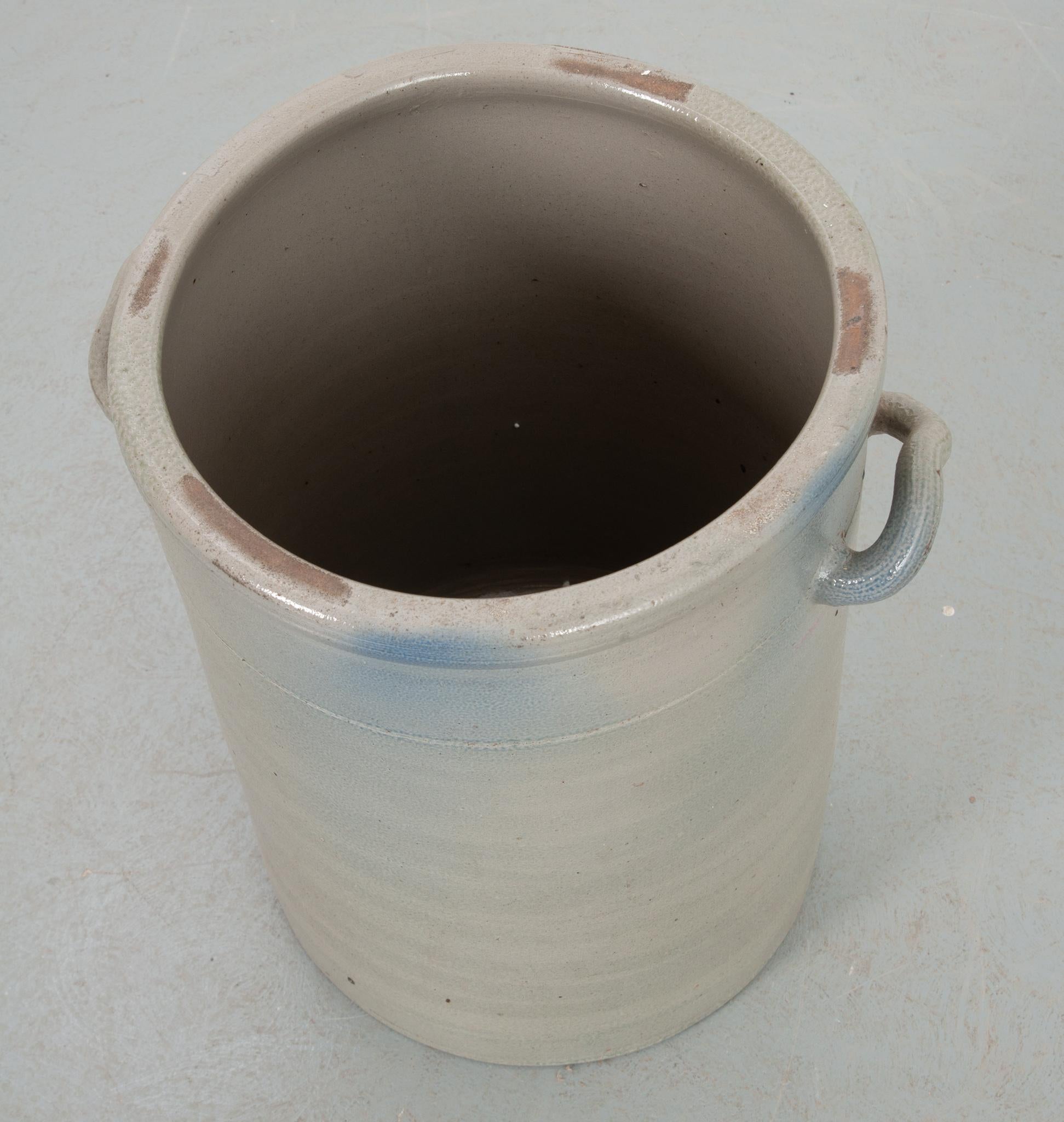 XIX secolo Barattolo di ceramica vintage in vendita