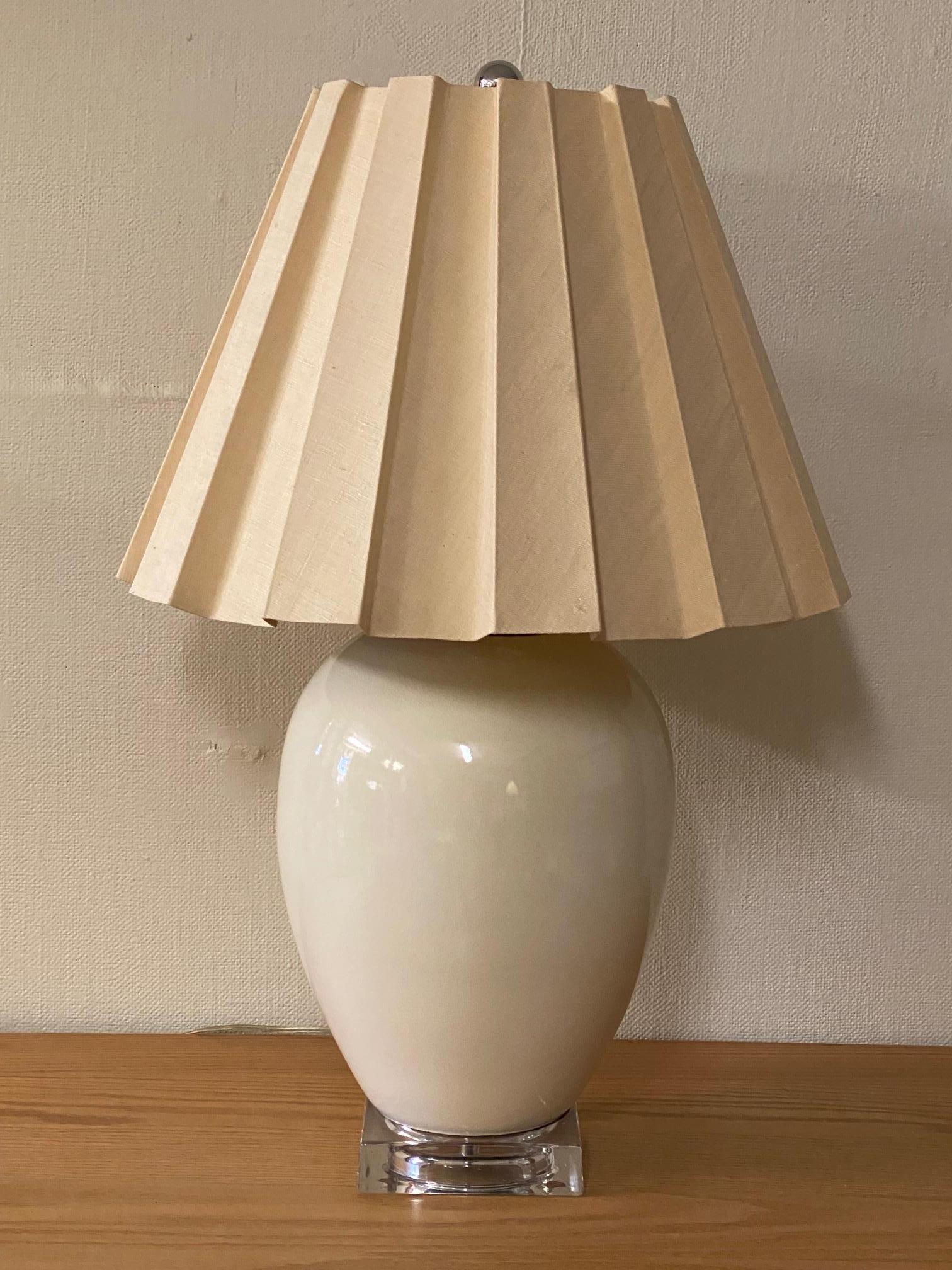 Vintage Ceramic Table Lamp by Chapman In Good Condition For Sale In Hopewell, NJ