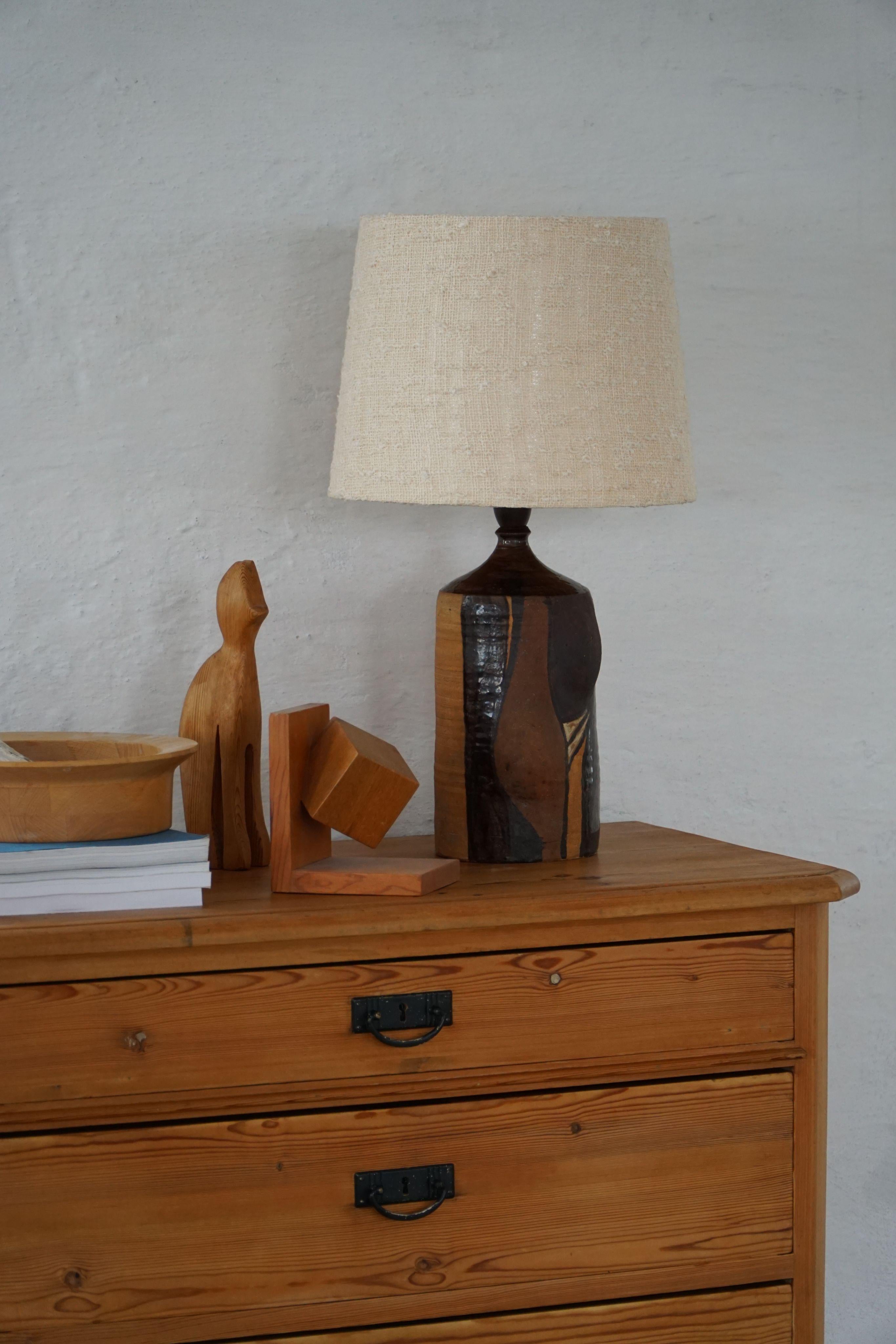 Lampada da tavolo in ceramica d'epoca nei colori della terra, Modern danese anni '60 in vendita 4