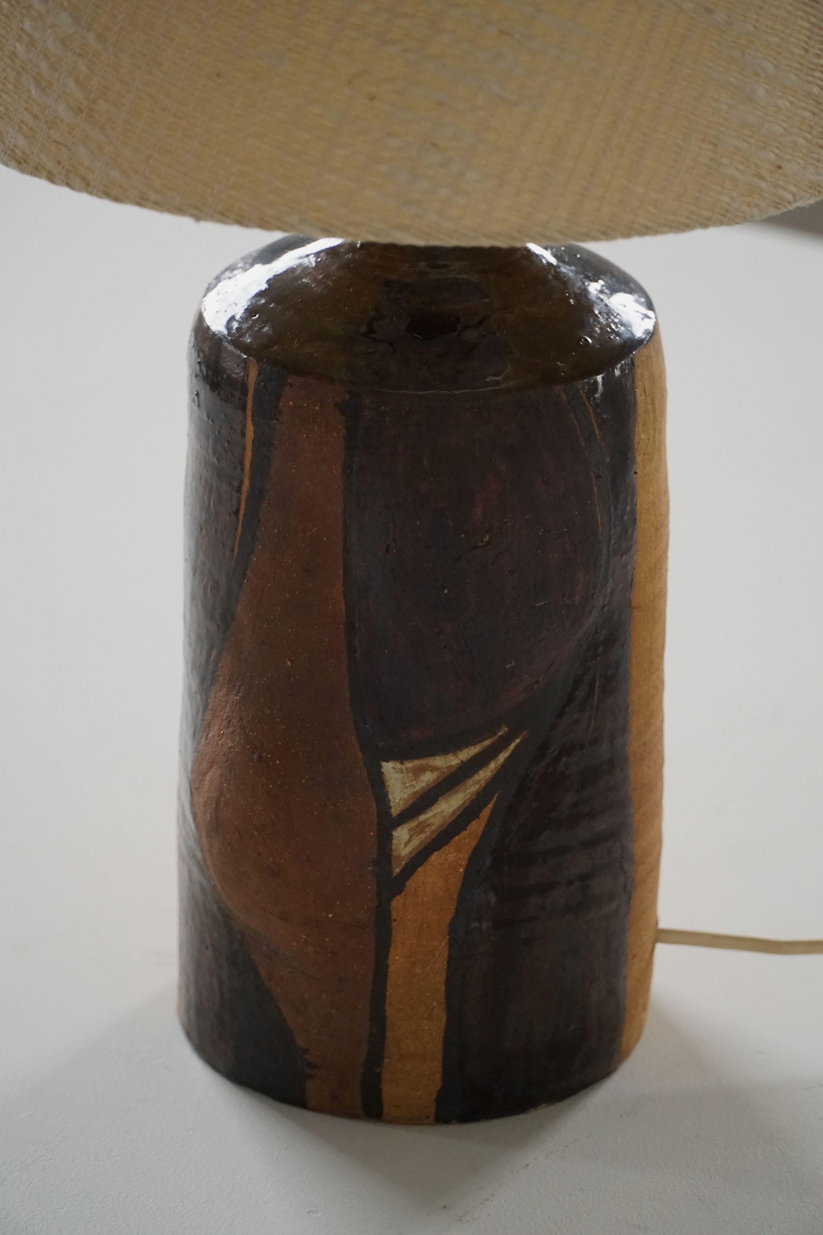 XX secolo Lampada da tavolo in ceramica d'epoca nei colori della terra, Modern danese anni '60 in vendita