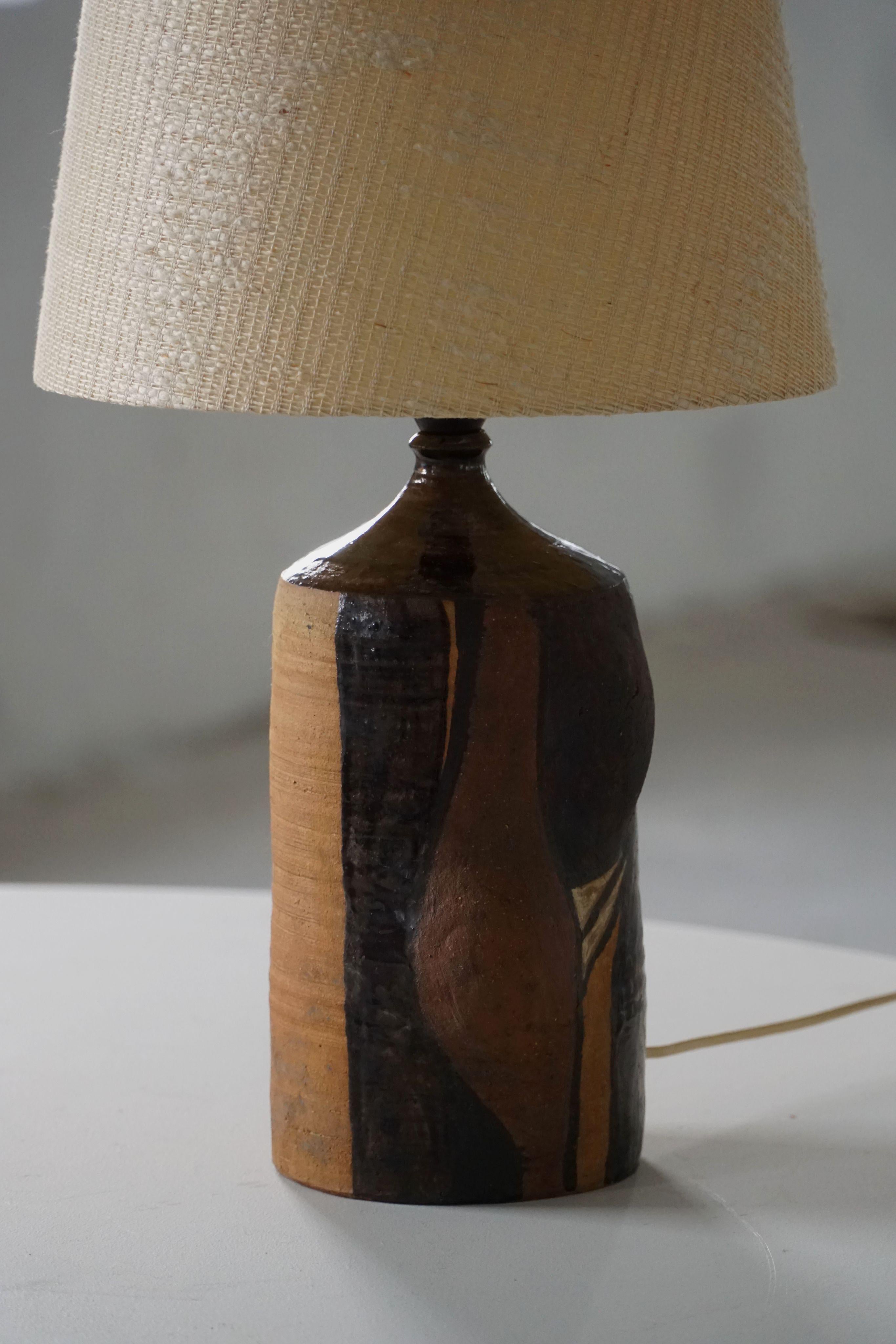 Ceramica Lampada da tavolo in ceramica d'epoca nei colori della terra, Modern danese anni '60 in vendita