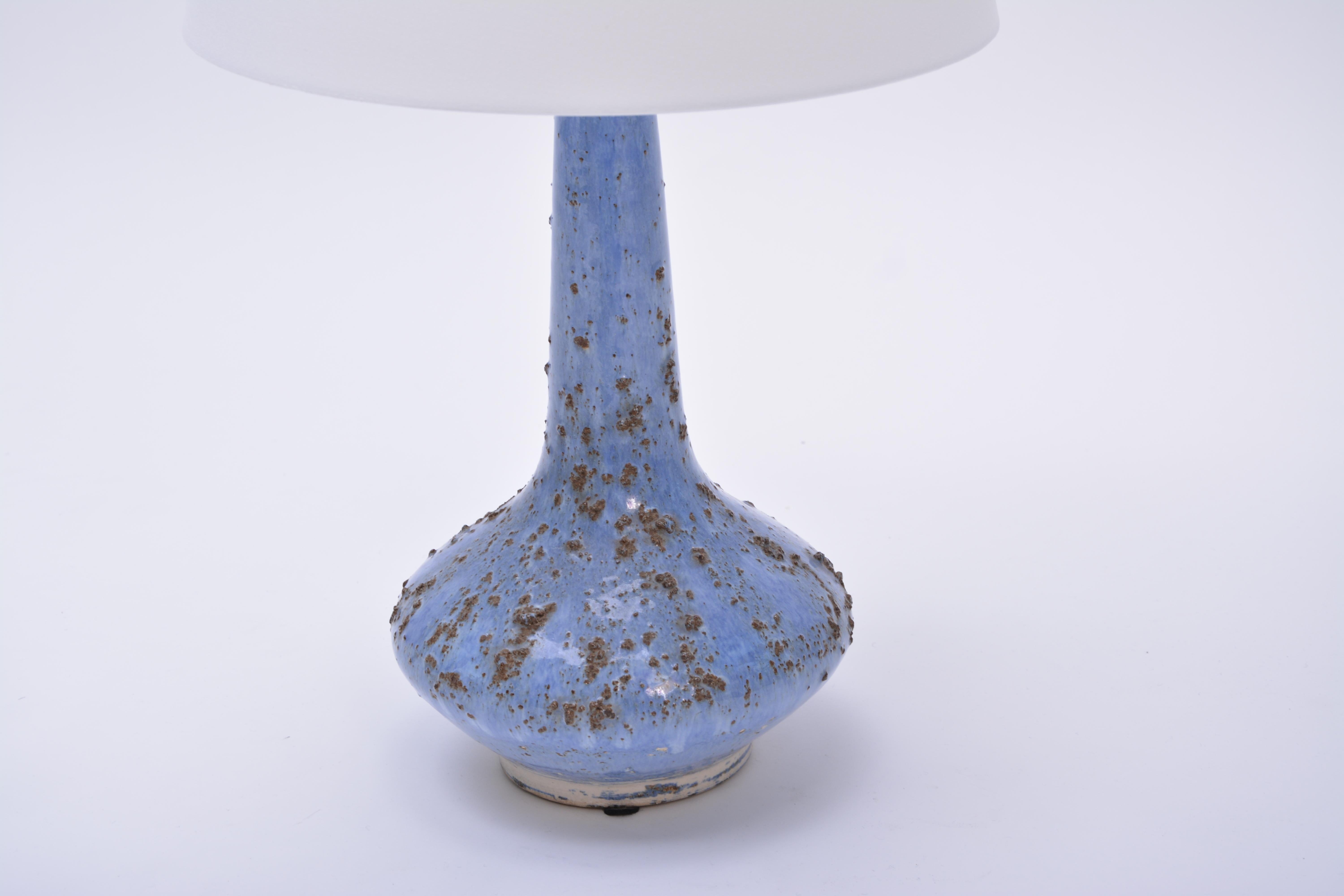 This table lamp was produced by Danish company Soholm Stentoj in the 1960s. The lamps base is made of stoneware and features a glazing in light blue. The lamp has been rewired and has a new shade.