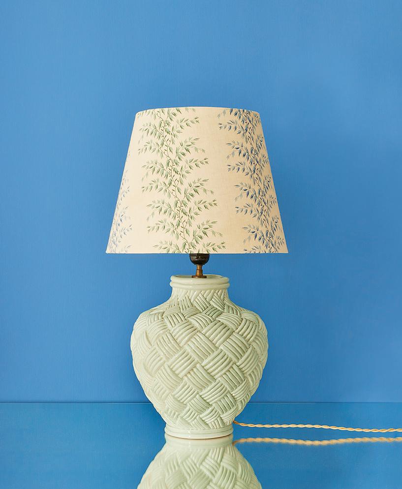 France, Vintage

Ceramic table lamp in celadon glaze with customized shade by The Apartment.

H 60 x Ø 33 cm.
