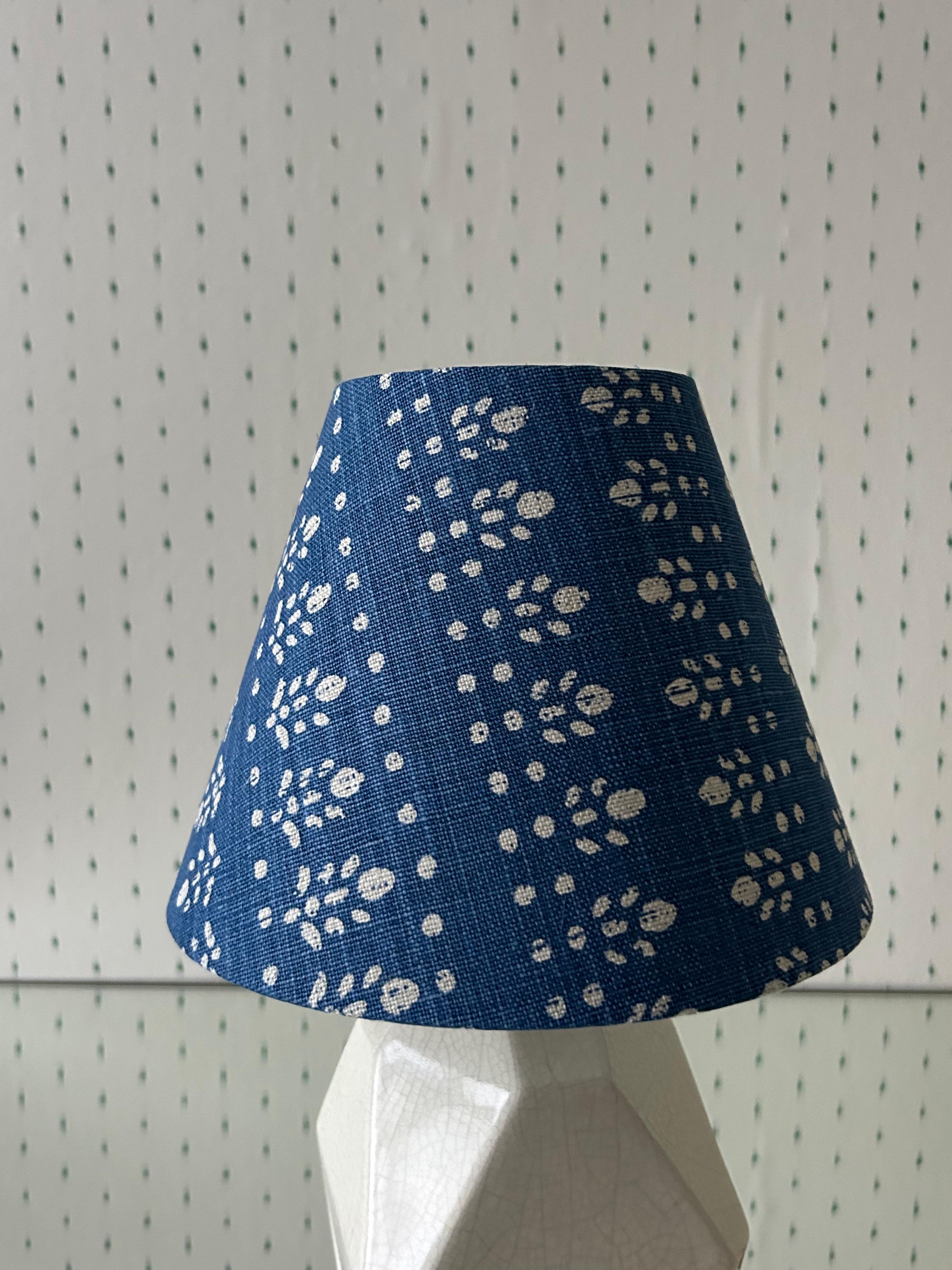 Vintage Ceramic Table Lamp in White with Customized Blue Shade, France, 1920s For Sale 1