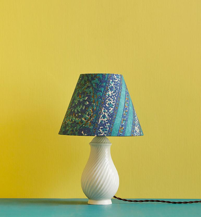France, Vintage

Ceramic table lamp with customized shade by The Apartment.