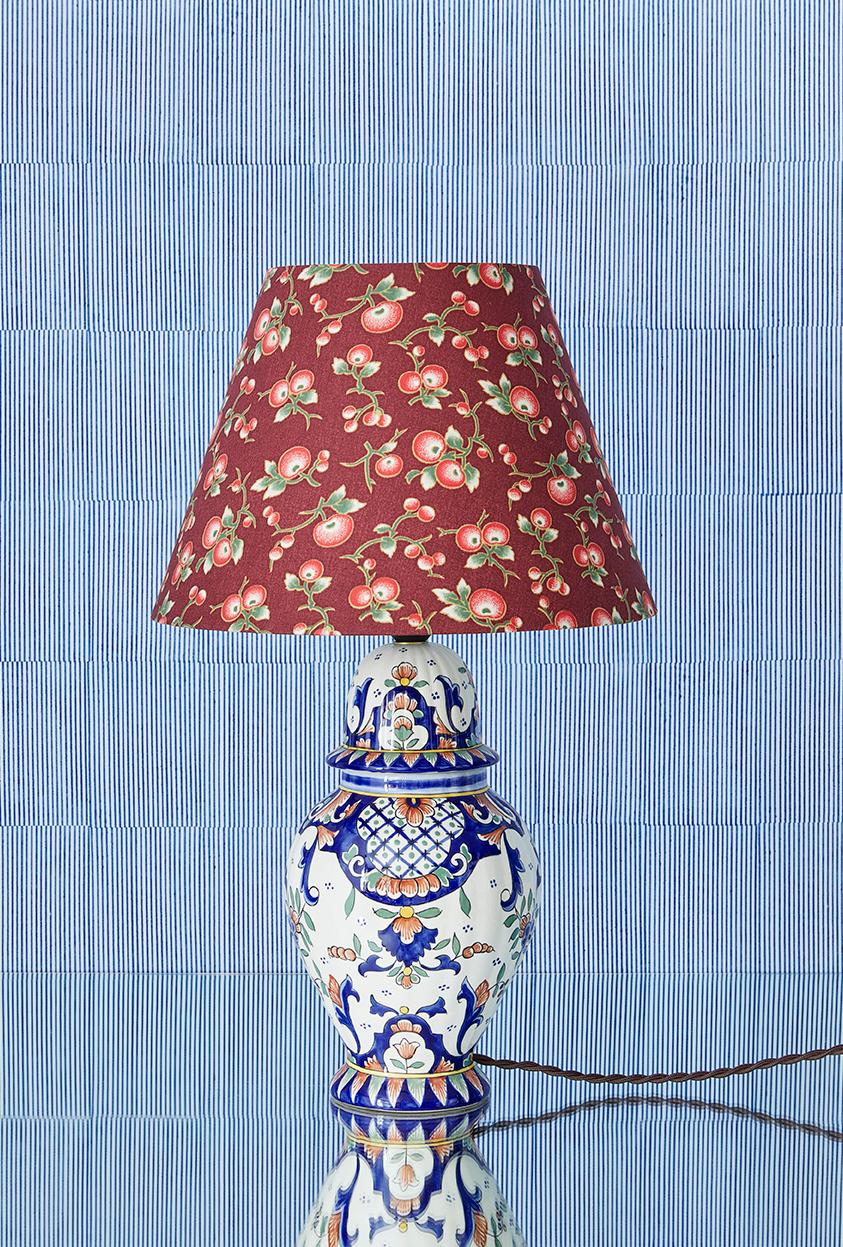 France, Vintage

Ceramic table lamp with customized shade by The Apartment.

H 54 x Ø 32 cm