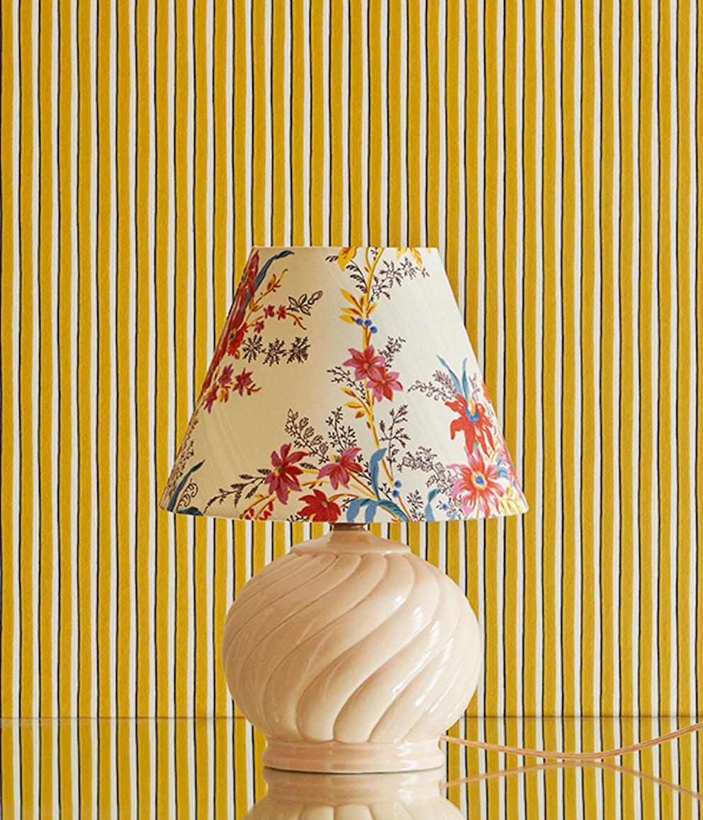 France, 1960's

Dusty pink ceramic table lamp with customized shade.

Measures: H 32 x Ø 24 cm.