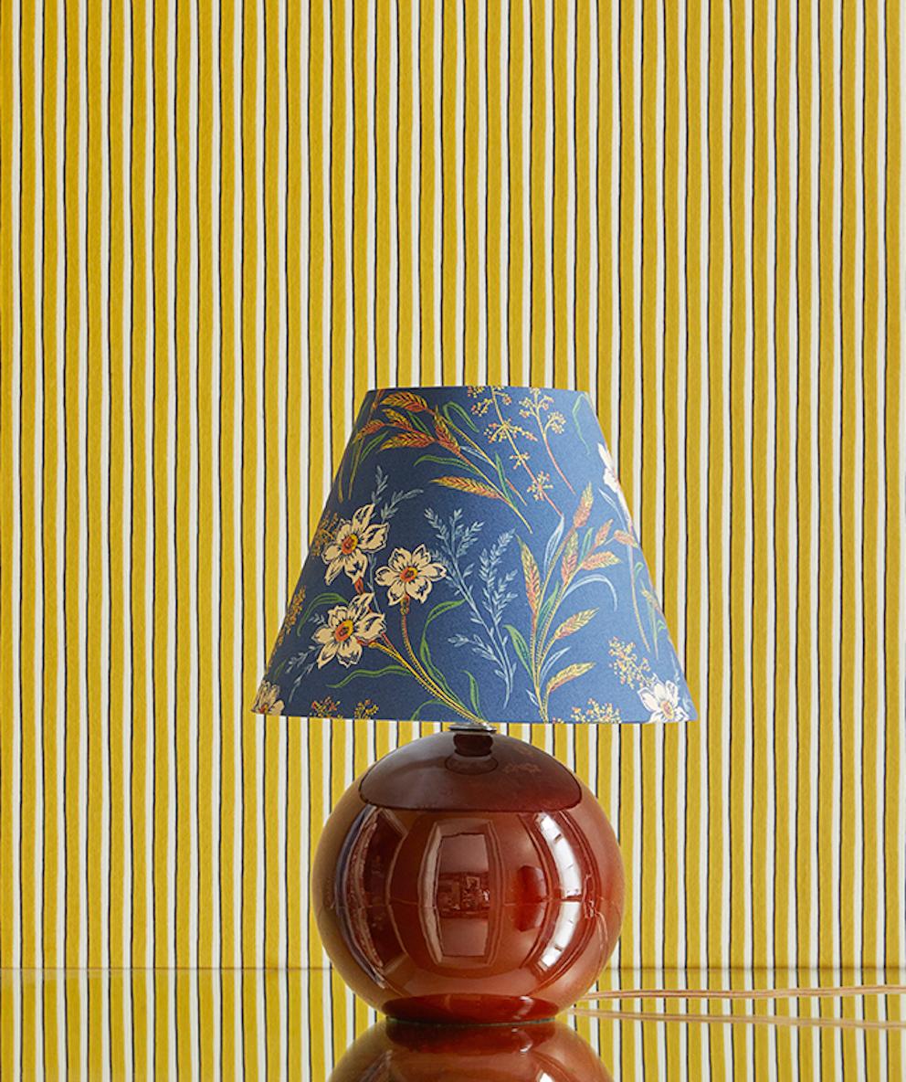 France, 1970's

Ceramic table lamp in chestnut glaze with customized shade

Measures: H 35 x W 26 cm.
