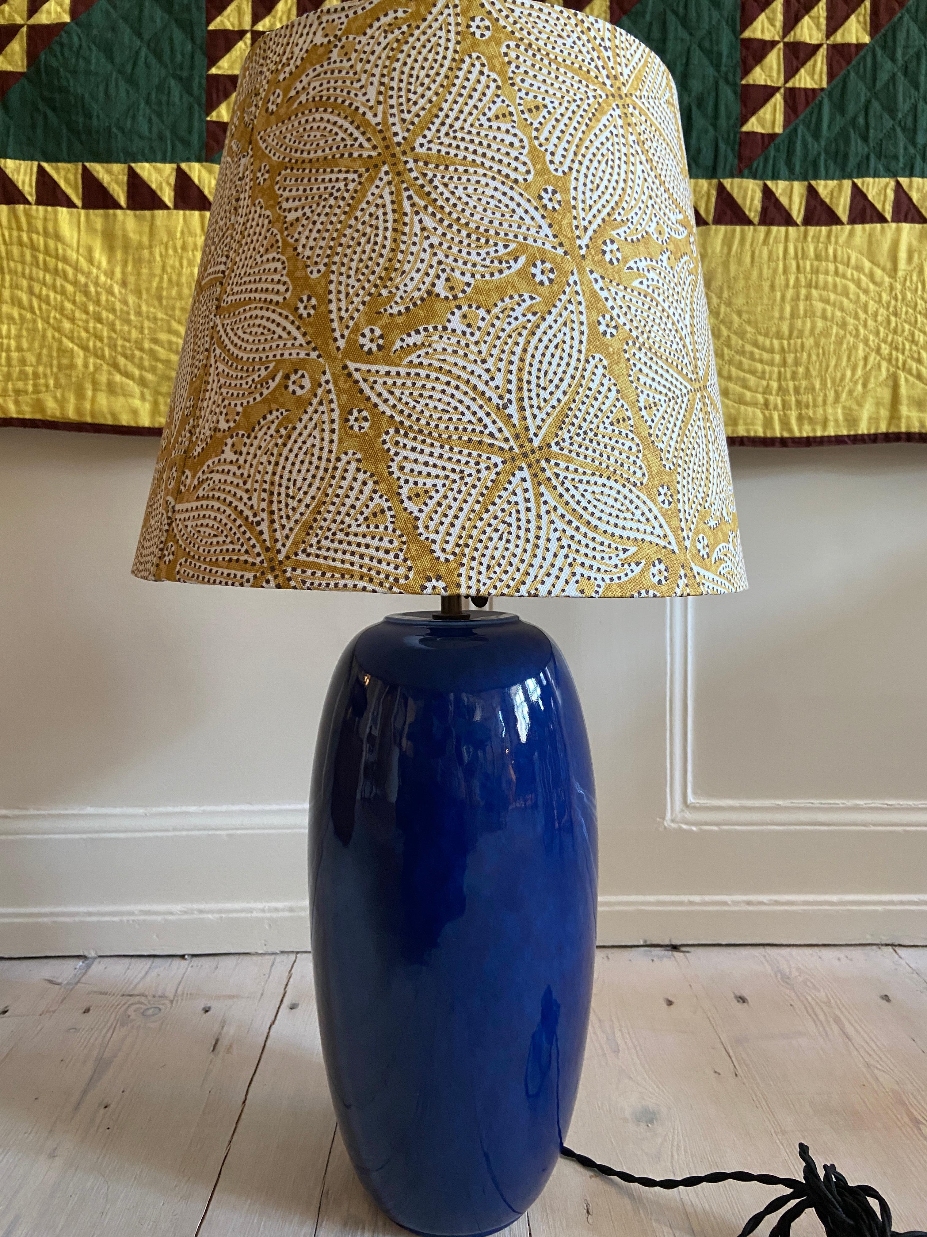 France, 1970's

Ceramic table lamp with blue glaze and customized shade by The Apartment.

Measures: H 68 x Ø 36 cm.