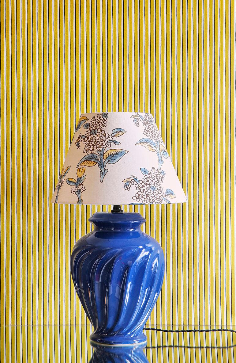 France, 1970's

Ceramic table lamp with customized shade

Measures: H 59 x Ø 34 cm.