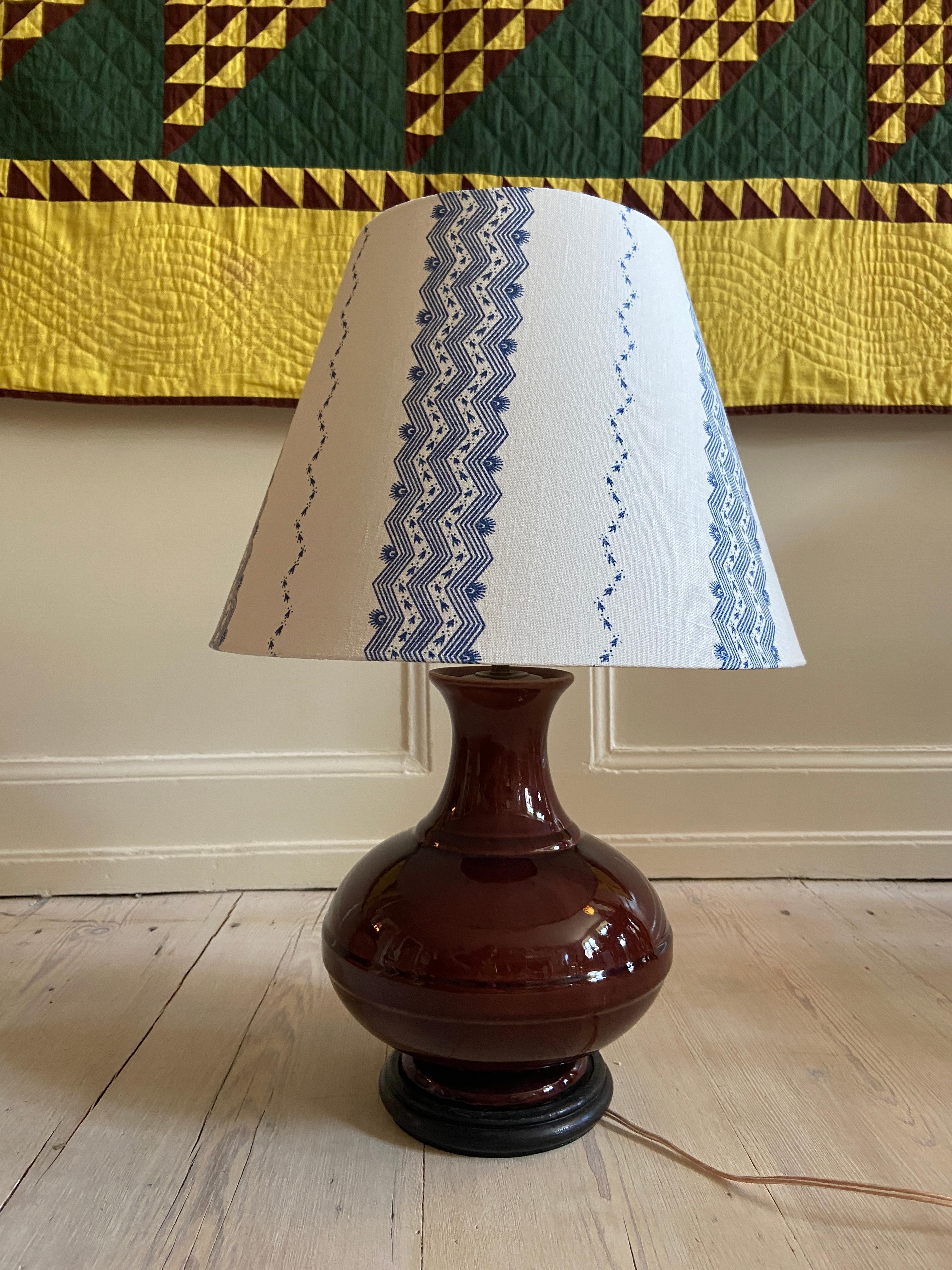 French Vintage Ceramic Table Lamp With Customized Shade, France 1970s