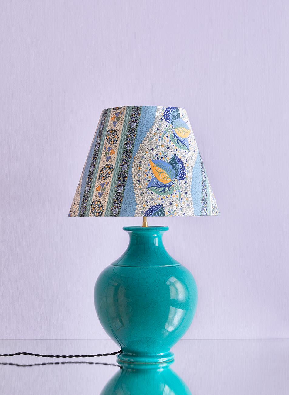 France, 1980's

Ceramic table lamp in green glaze with customized shade by The Apartment.

Measures: H 60 x Ø 36 cm.