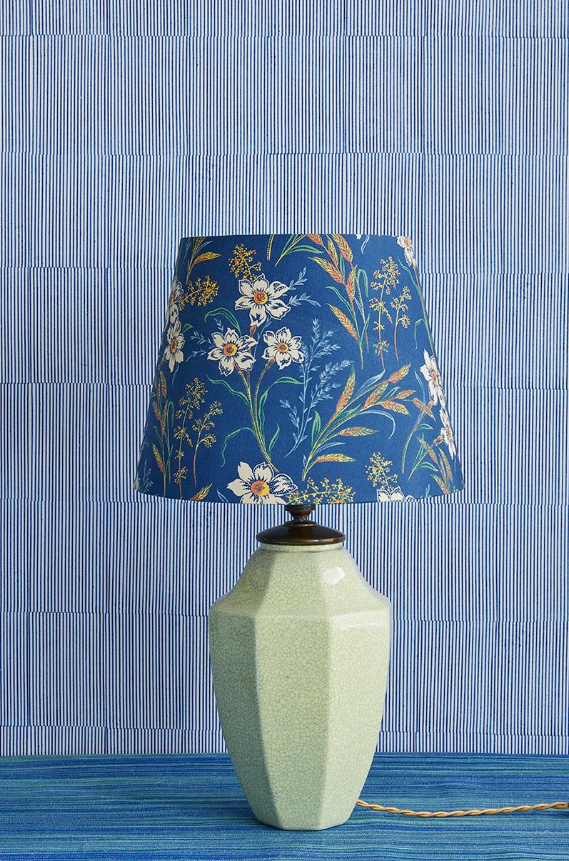 France, Vintage

Ceramic table lamp with customized shade by the Apartment.

Measures: H 56 x Ø 32 cm.