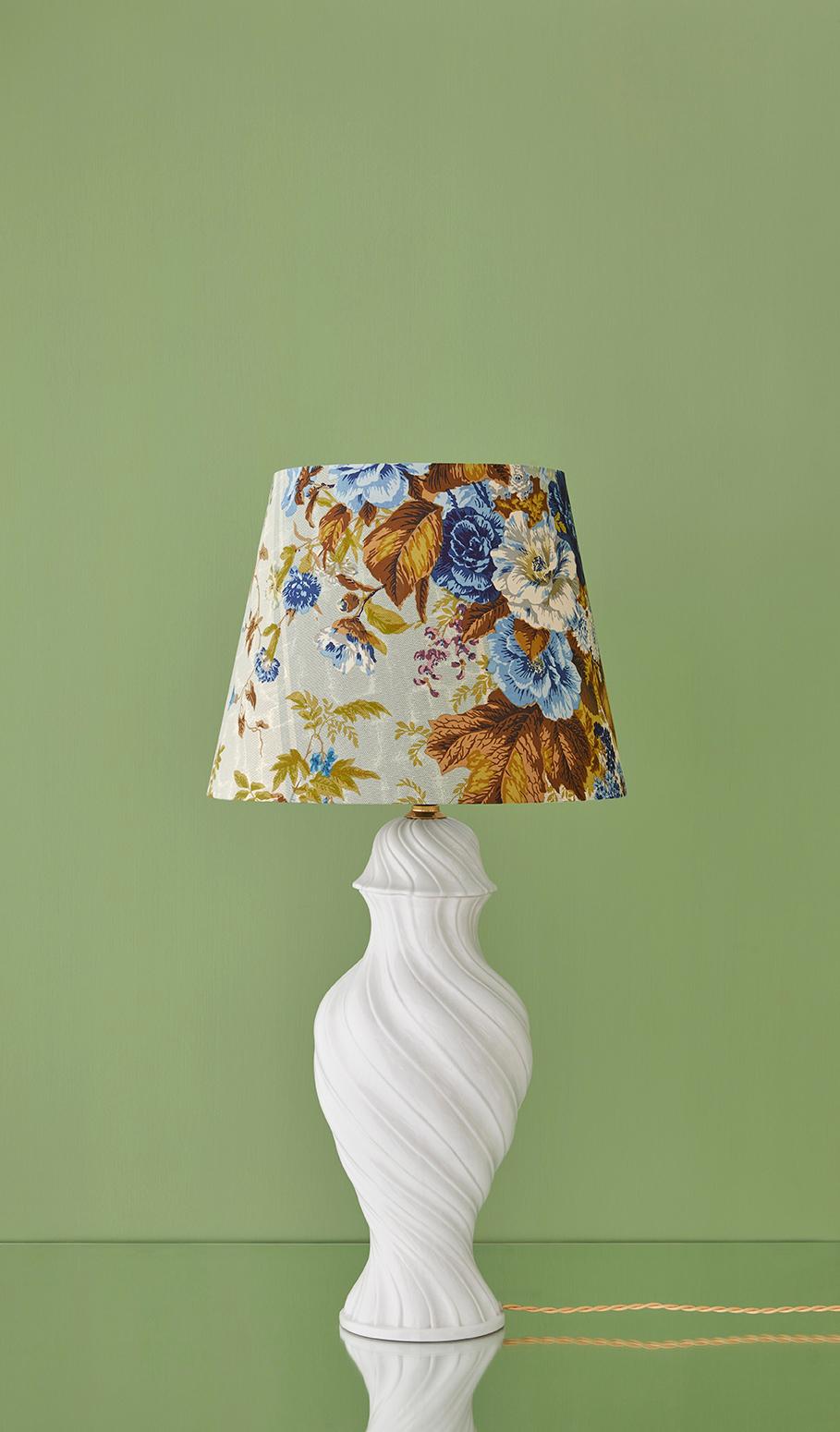 Italy, Vintage

Ceramic table lamp in cream coloured glaze with customized shade by The Apartment.

Measures: H 75 x Ø 37 cm.