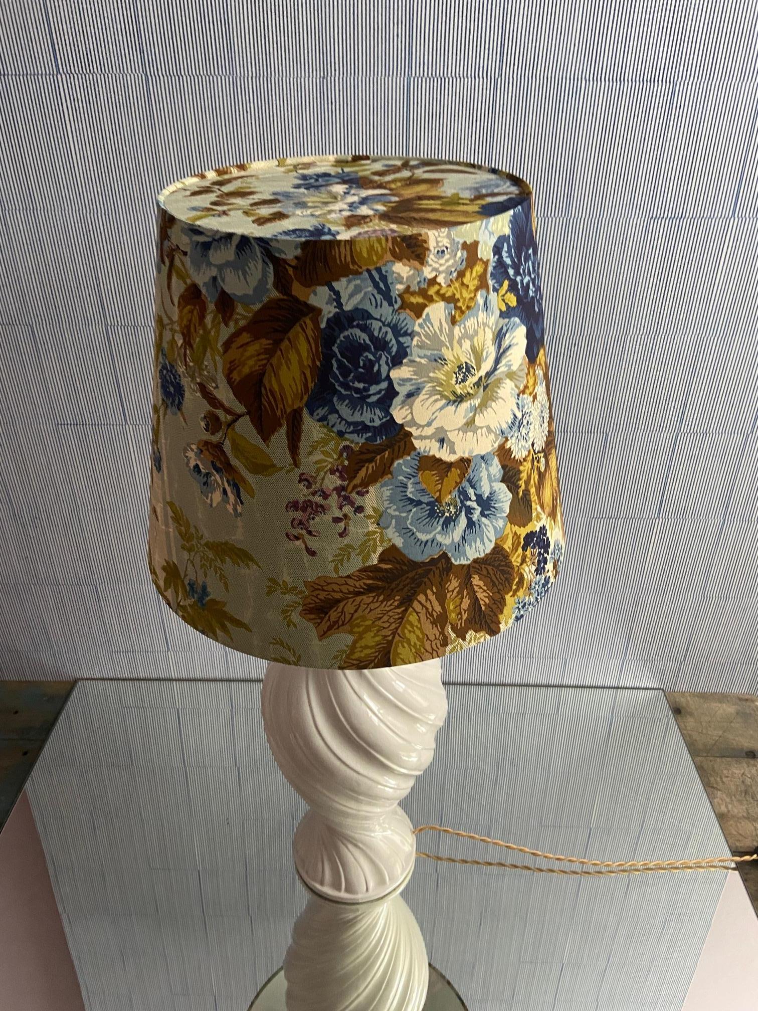 Vintage Ceramic Table Lamp with Customized Shade, Italy, 20th Century In Good Condition In Copenhagen K, DK