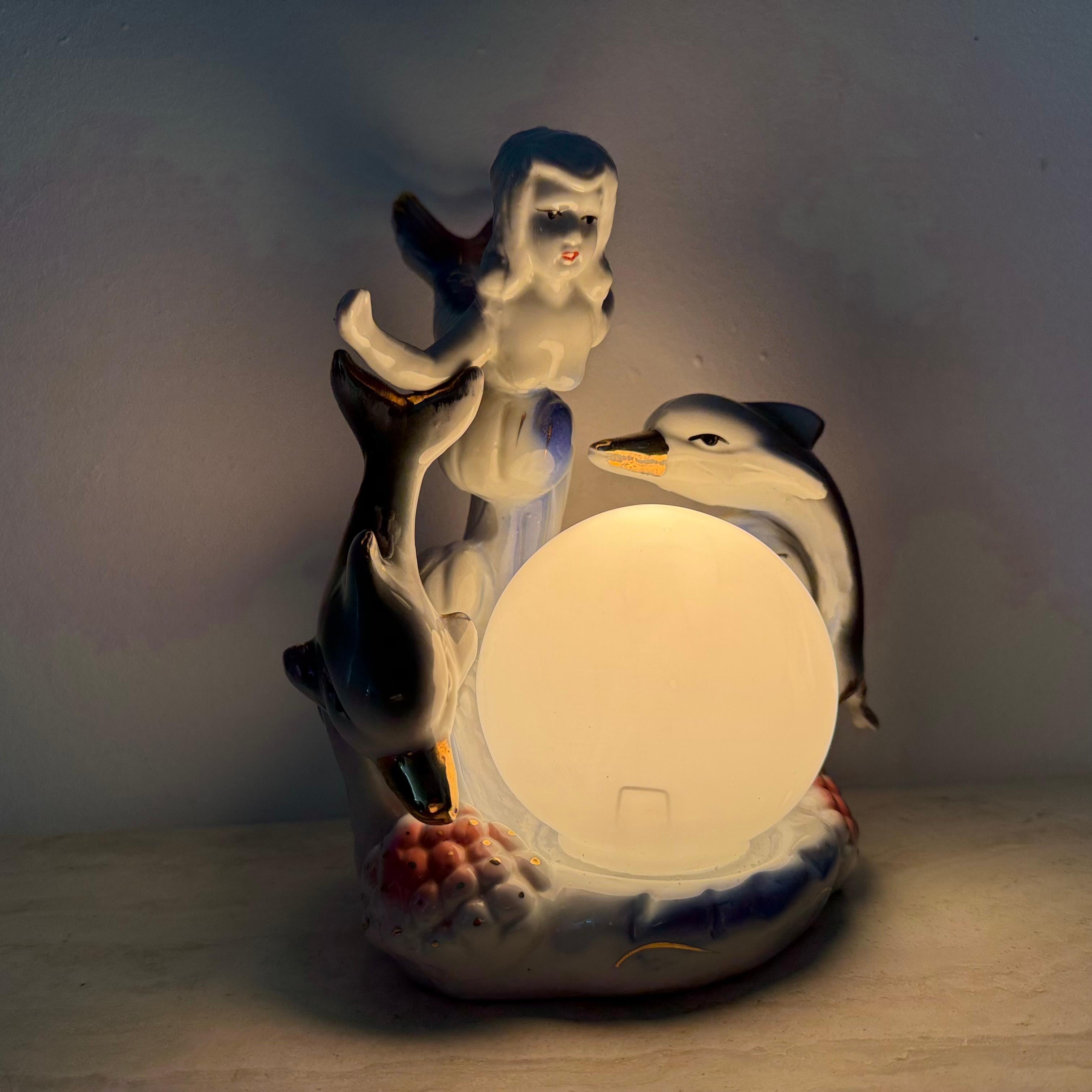 Mid-Century Modern Lampe de table vintage avec sirène et dauphins, années 1980 en vente