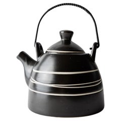 Théière vintage en céramique noire avec am Line Design blanc et poignée en métal, années 1980