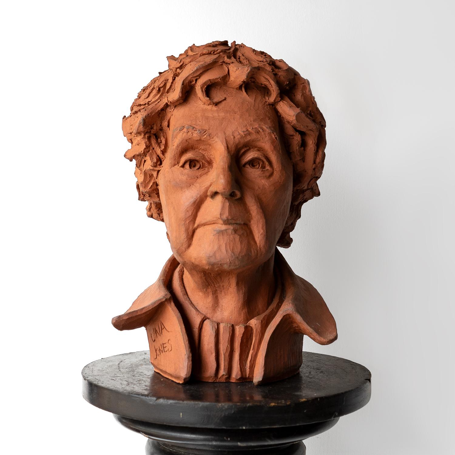 HEAD AND SHOULDER PORTRAIT STATUE
Depicting a female head with a large collar.

Skilfully executed, capturing the real emotions of the sitter and delivering a real presence within the room.

Made from raw terracotta sculpted using the hands and