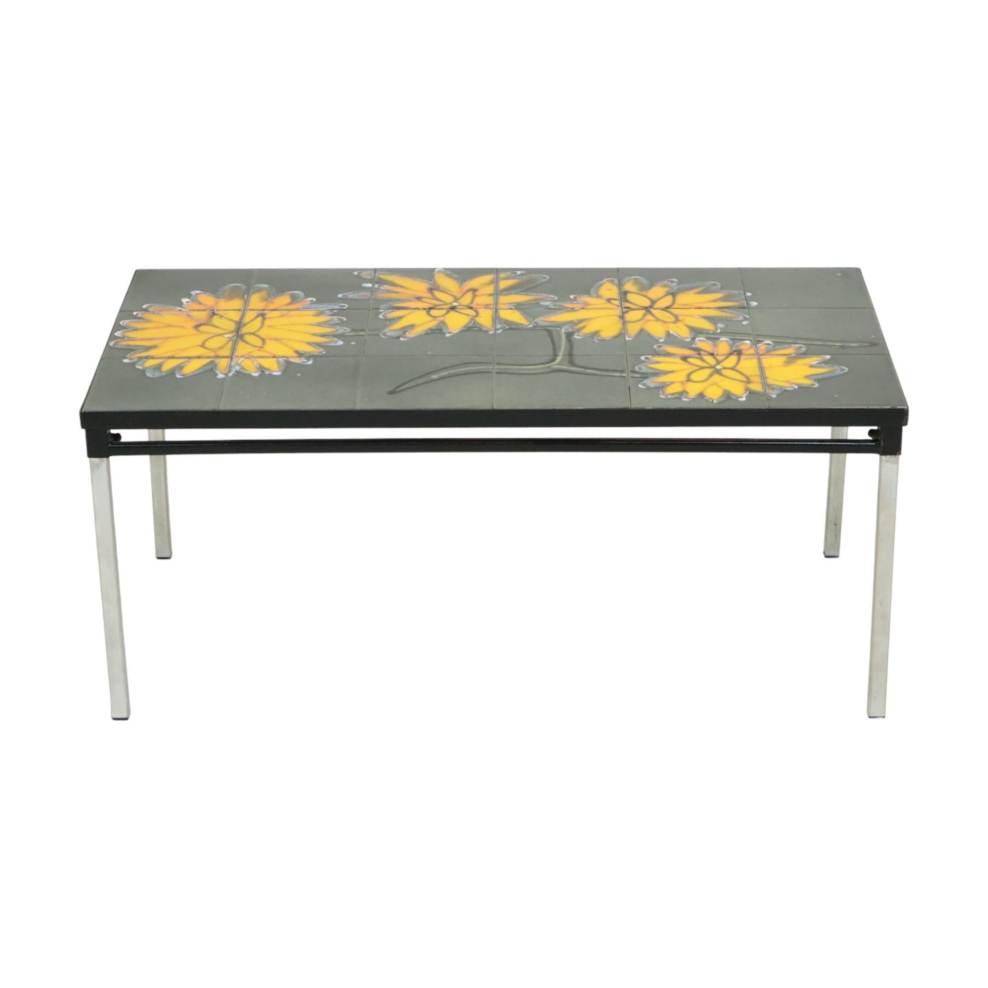 Large vintage ceramic tile table, side table with 18 glazed tiles and an abstract image of yellow flowers on a grey background, by Juliette Belarti for Adri, 1960s, Belgium.

Beautiful table with an abstract painting table top, the tiles have
