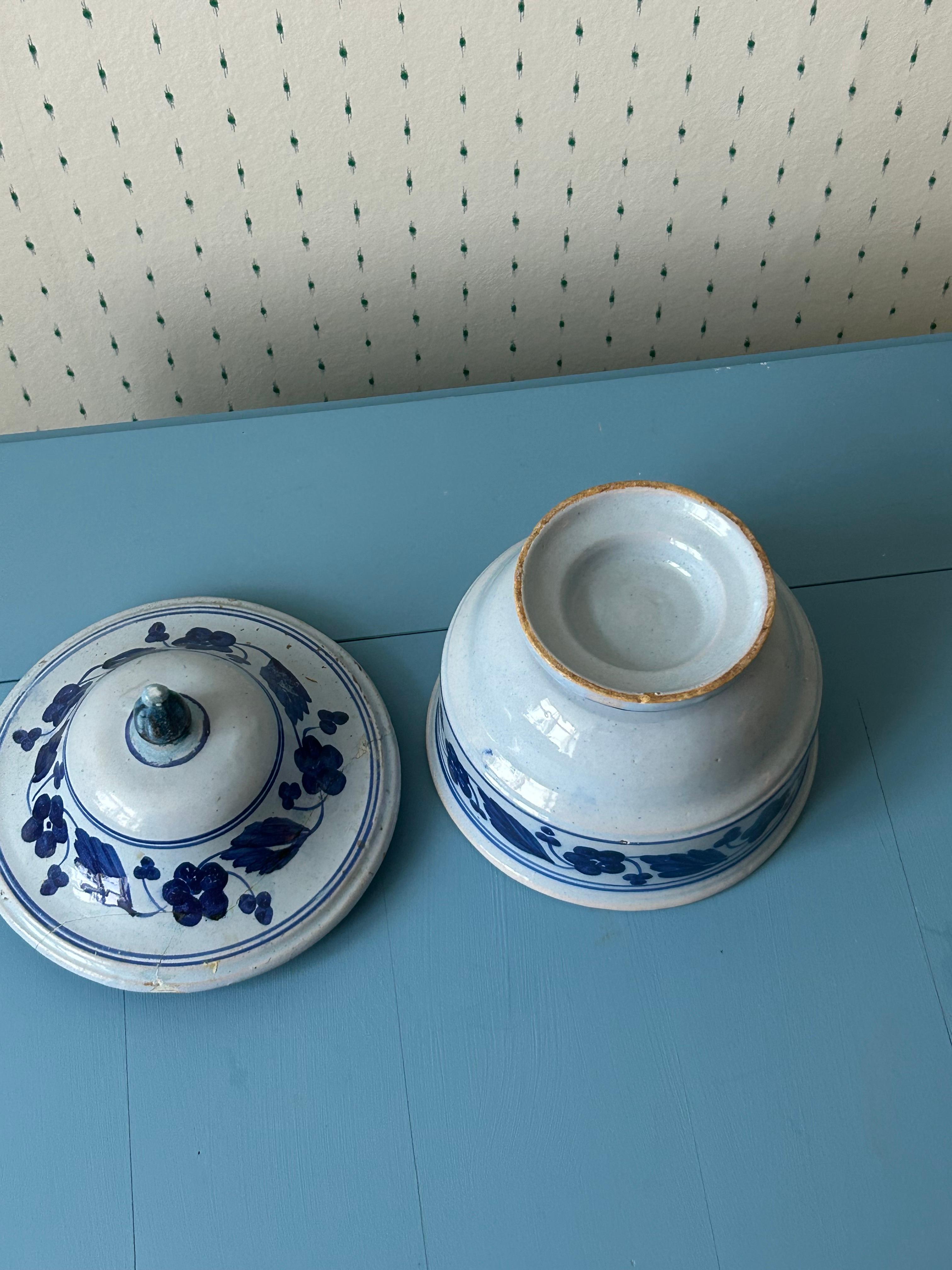 Vintage-Keramik-Terrine mit blauen Blumendekorationen, Italien, spätes 19. Jahrhundert im Angebot 9