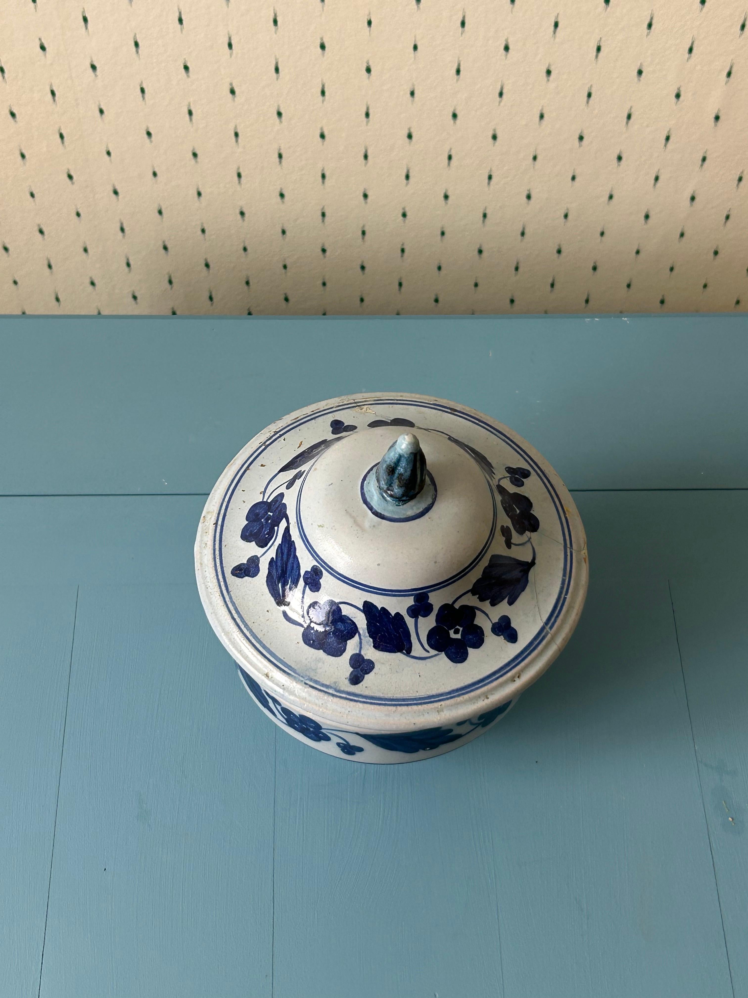 Vintage-Keramik-Terrine mit blauen Blumendekorationen, Italien, spätes 19. Jahrhundert im Angebot 4