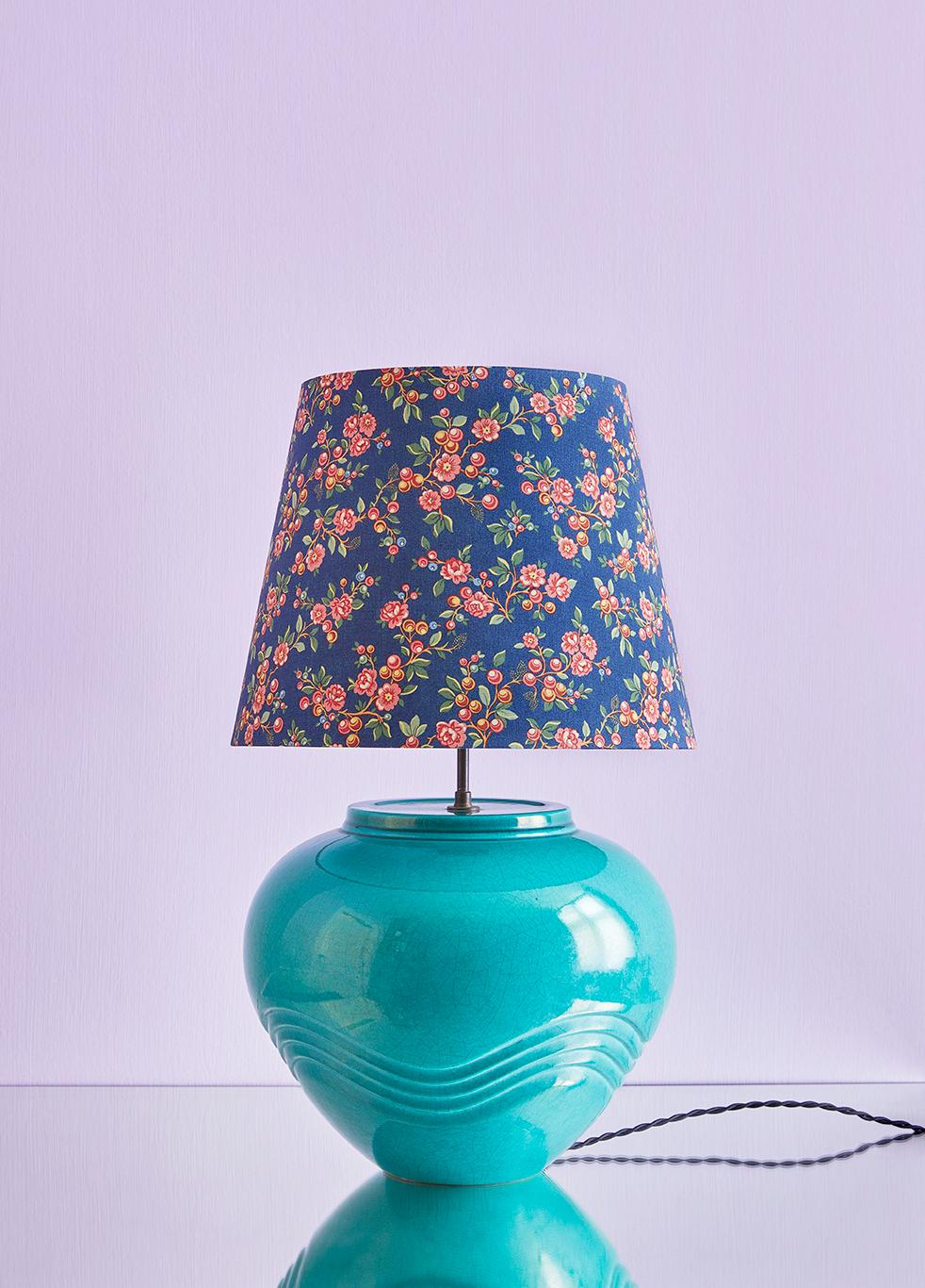 France, 1980

Ceramic table lampe in turquoise glaze with customized shade

Measures: H 58 x Ø 36 cm.
 