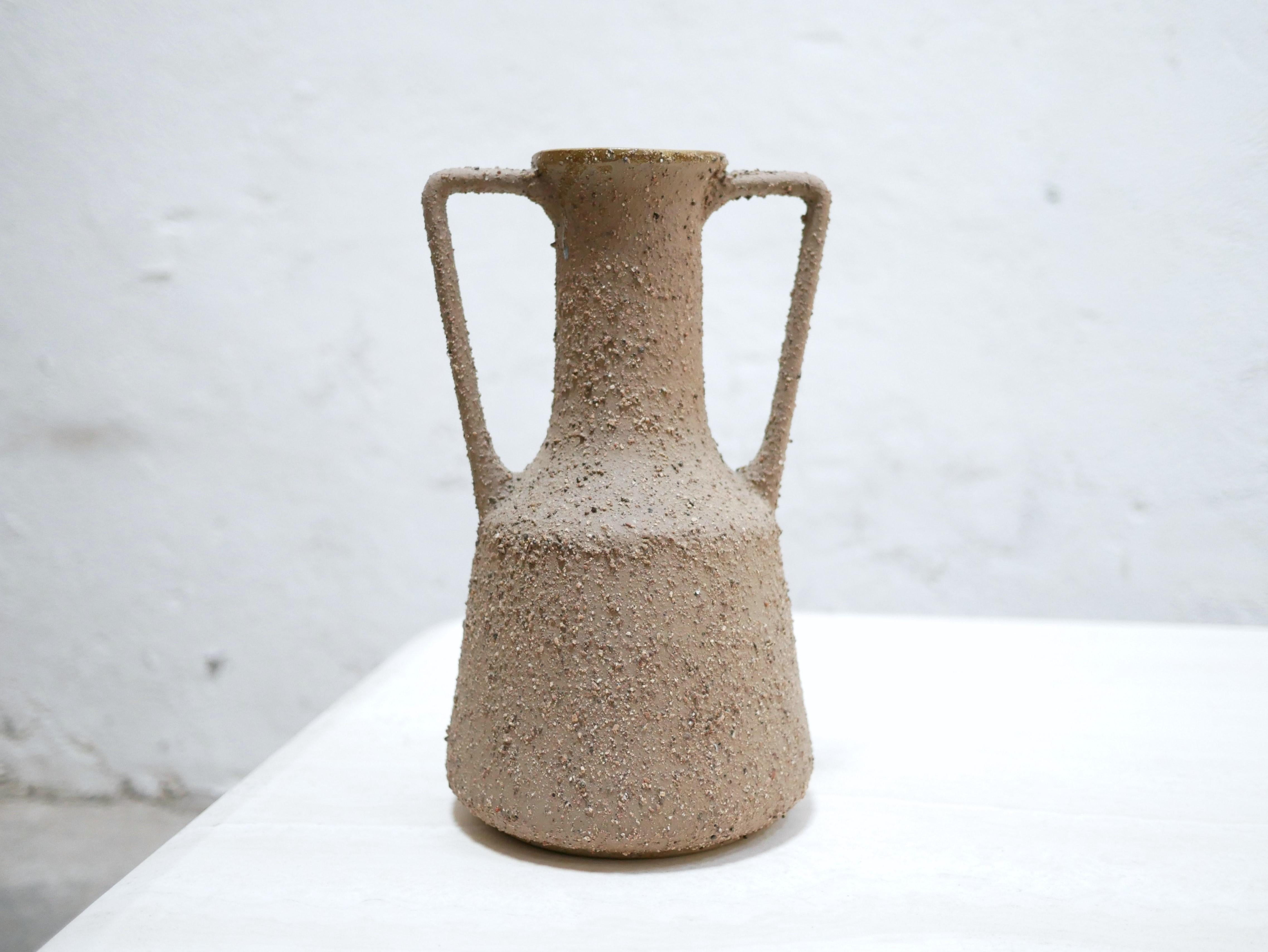 Ceramic vase designed by the Salins factory, France in the 1960s.

With its modern shape and textured mineral color, this ceramic will be perfect in a natural, refined and delicate decoration.
We simply imagine it placed on a shelf or piece of
