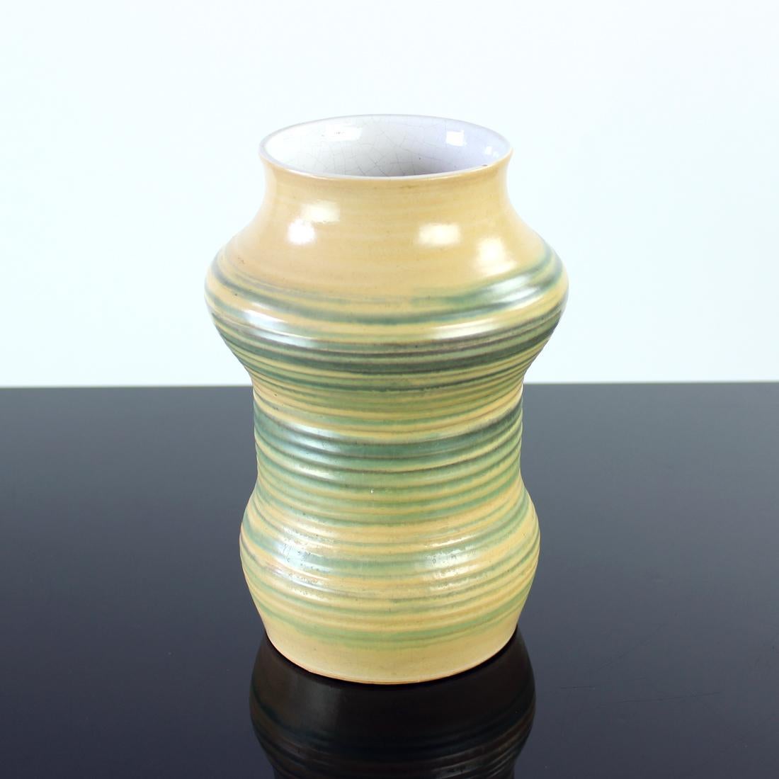 Céramique Vase en céramique vintage, Tchécoslovaquie, années 1960 en vente