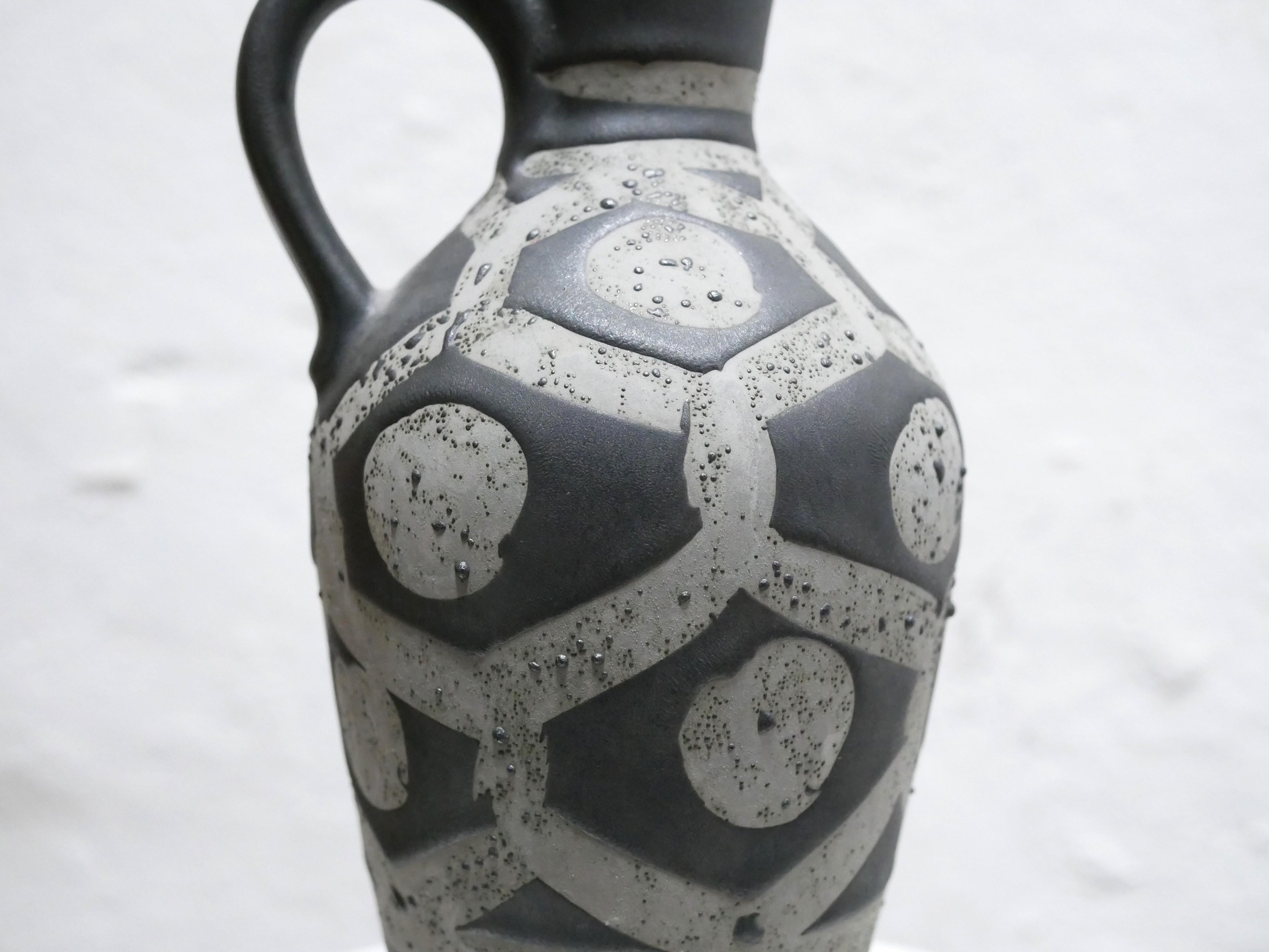 Vintage ceramic vase In Good Condition In AIGNAN, FR