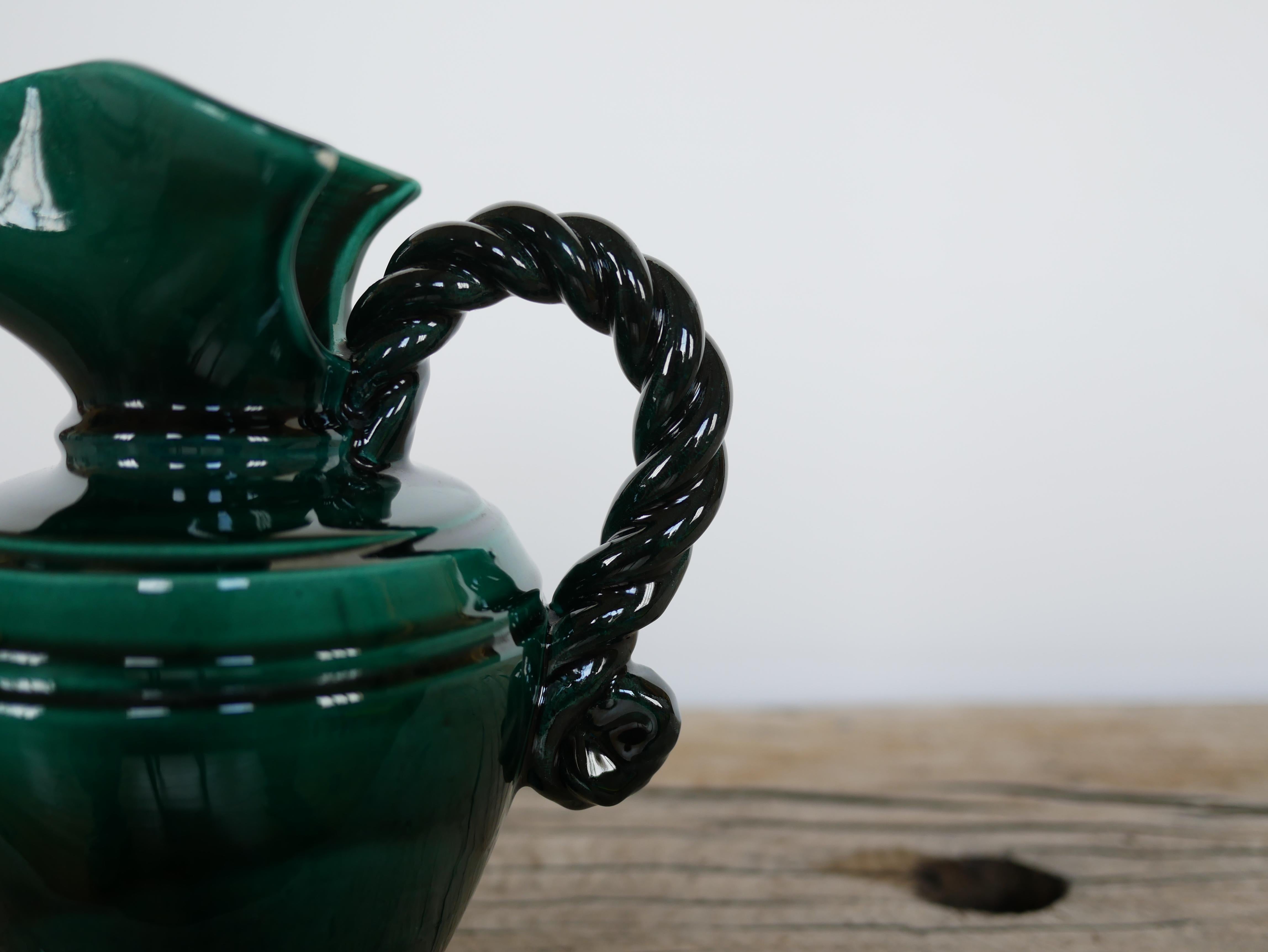 XX secolo Vaso brocca in ceramica vintage di Marius Giuge, Vallauris, Francia in vendita