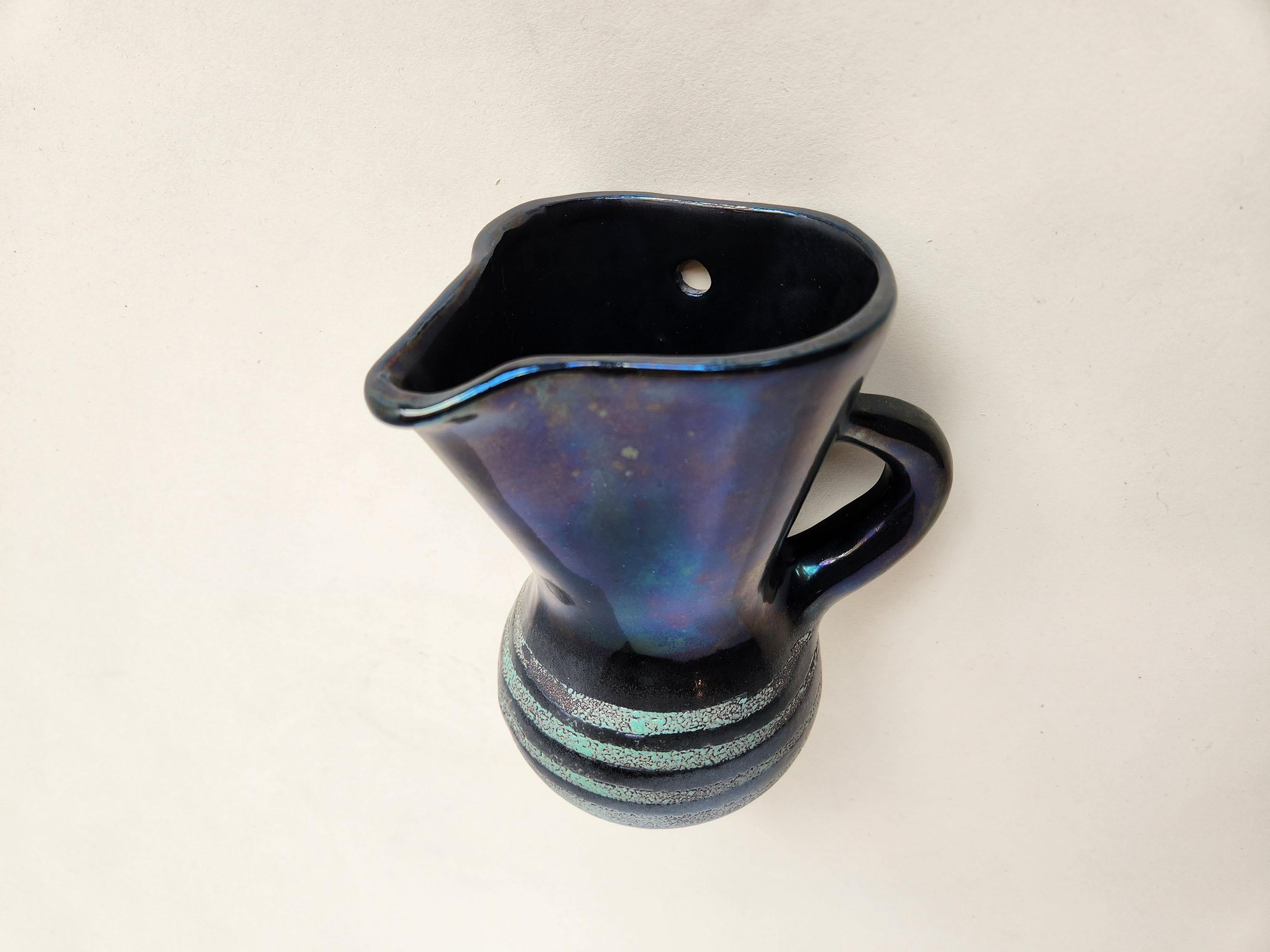 Roger Capron - Vintage Ceramic Wall Mounted Vase  In Excellent Condition For Sale In Stratford, CT