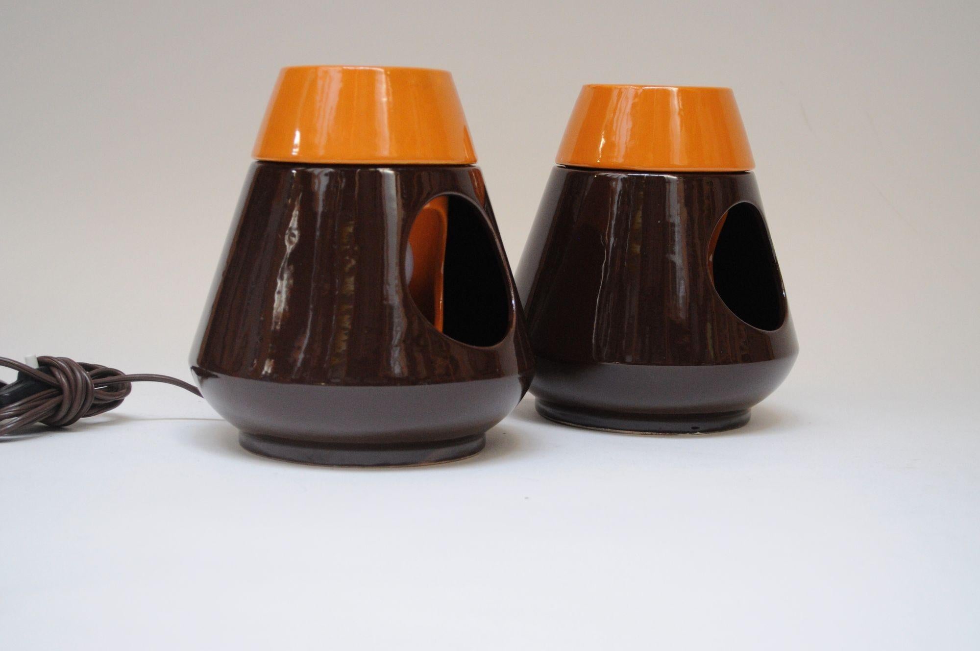 Vintage Italian Modern Ceramiche Capodarco Orange and Brown Bedside/Table Lamps In Good Condition For Sale In Brooklyn, NY