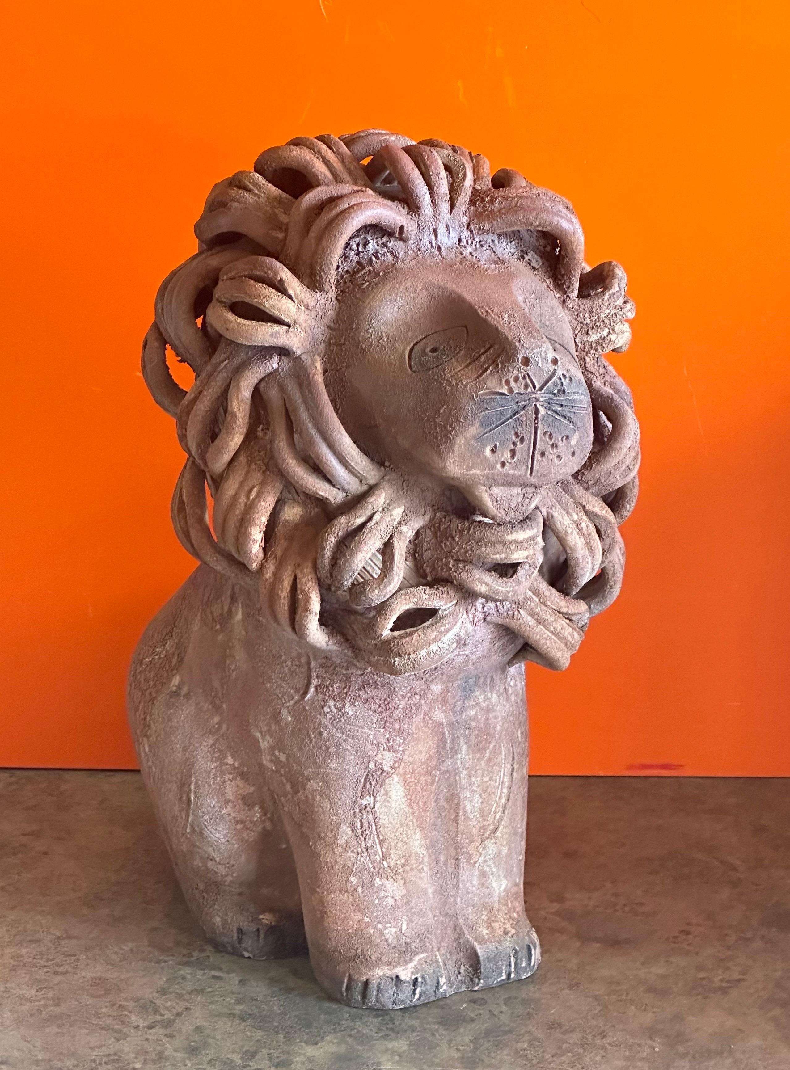 Vintage Ceramiche / Pottery Lion Sculpture by Aldo Londo for Bitossi Raymor In Good Condition For Sale In San Diego, CA