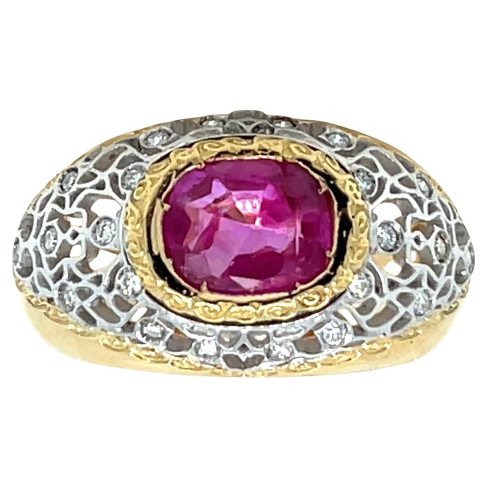 Anillo vintage de oro con filigrana de diamantes sin calor y rubí de Birmania certificado