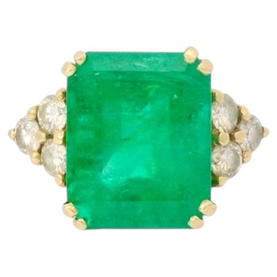 Vintage certified 13.6 Carats colombian emerald and diamond Cocktail Ring