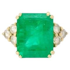 Vintage certified 13.6 Carats colombian emerald and diamond Cocktail Ring