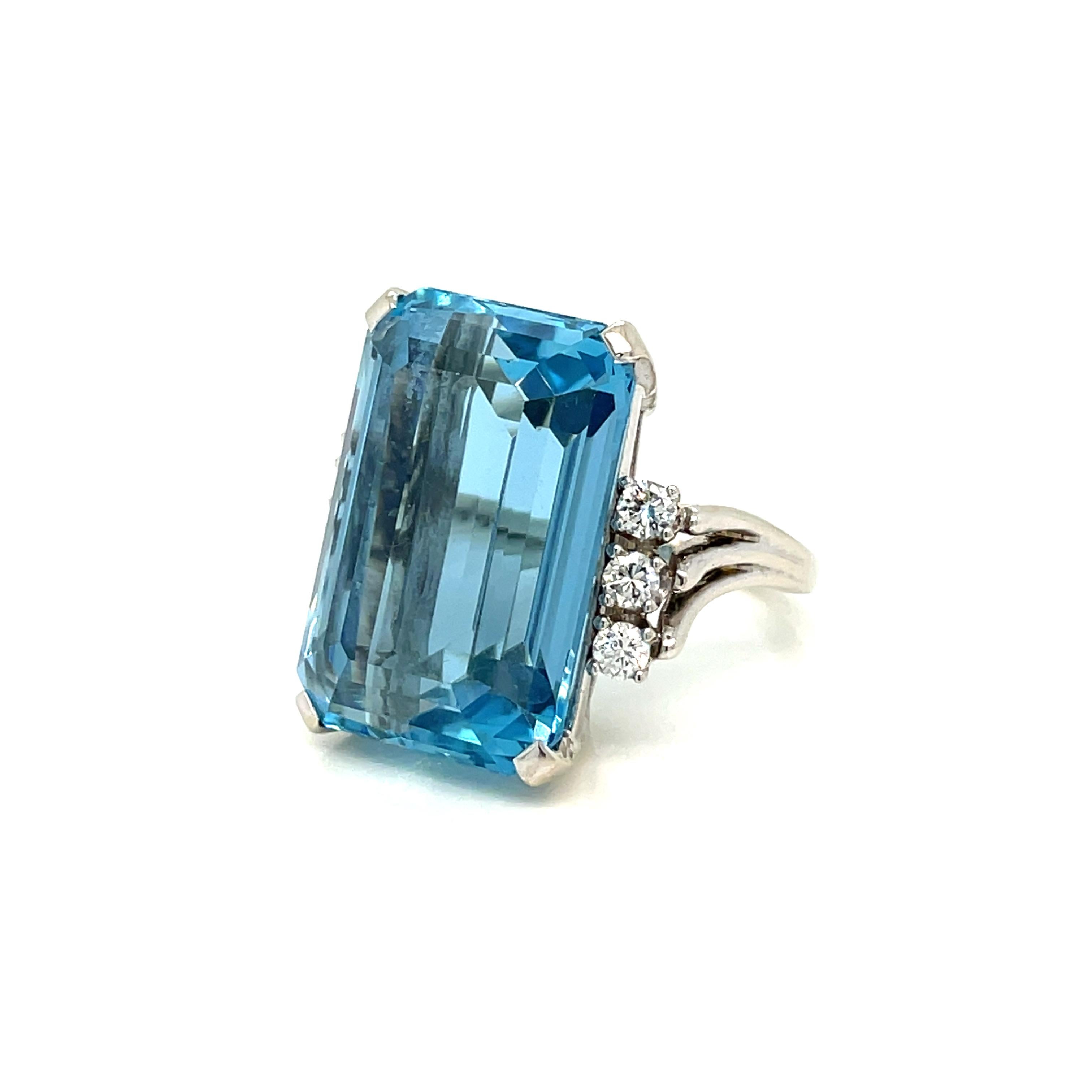 Vintage Certified 25 Carat Santa Maria Aquamarine Diamond Gold Ring In Excellent Condition In Napoli, Italy