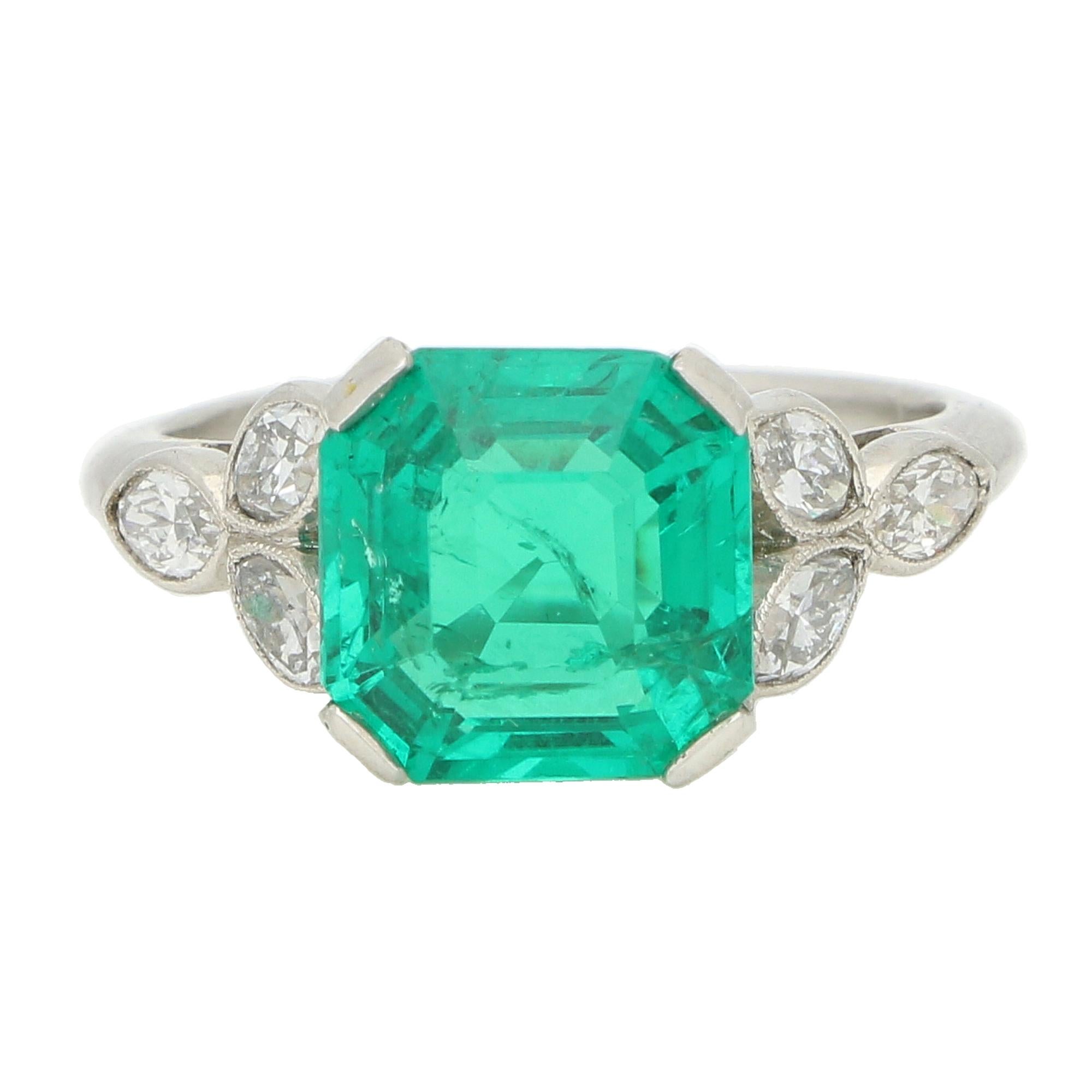 da uomo o donna Anello vintage certificato con smeraldo colombiano e diamante marquise da 3,14 carati in platino in vendita