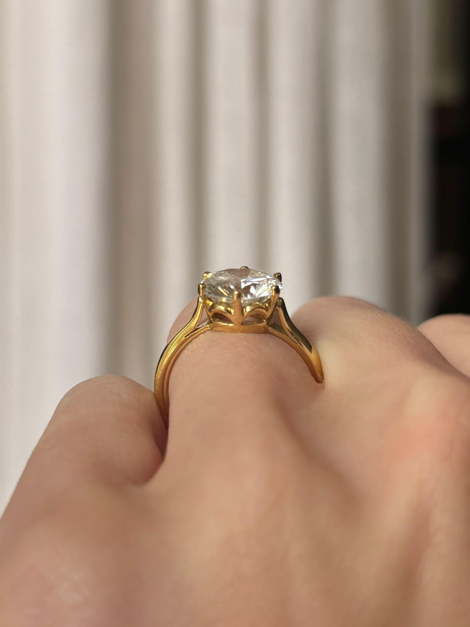 Solitär-Ring aus 18 Karat Gold mit zertifiziertem 3,40 Karat rundem Diamanten im Brillantschliff im Angebot 4