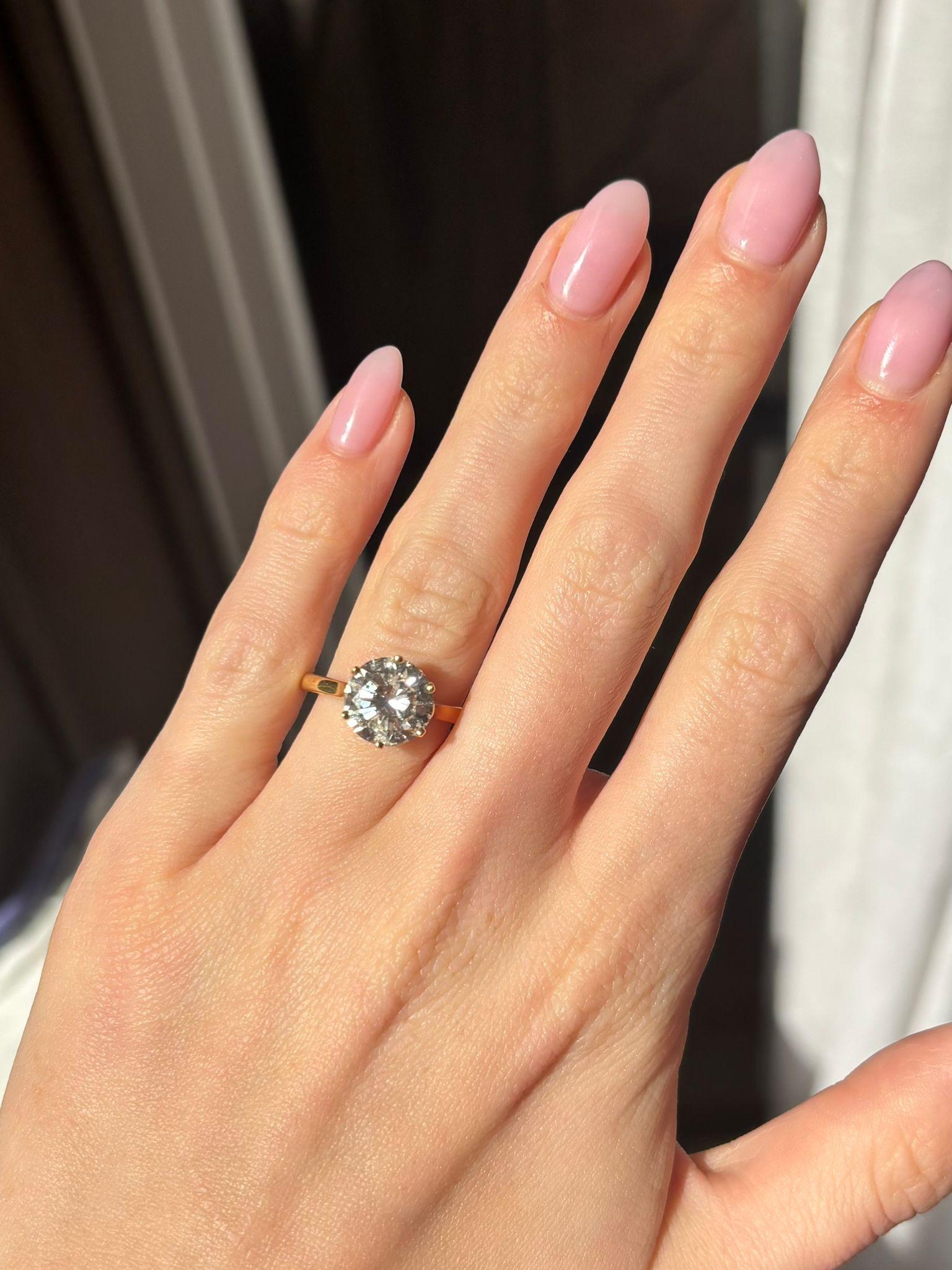 Solitär-Ring aus 18 Karat Gold mit zertifiziertem 3,40 Karat rundem Diamanten im Brillantschliff im Angebot 7