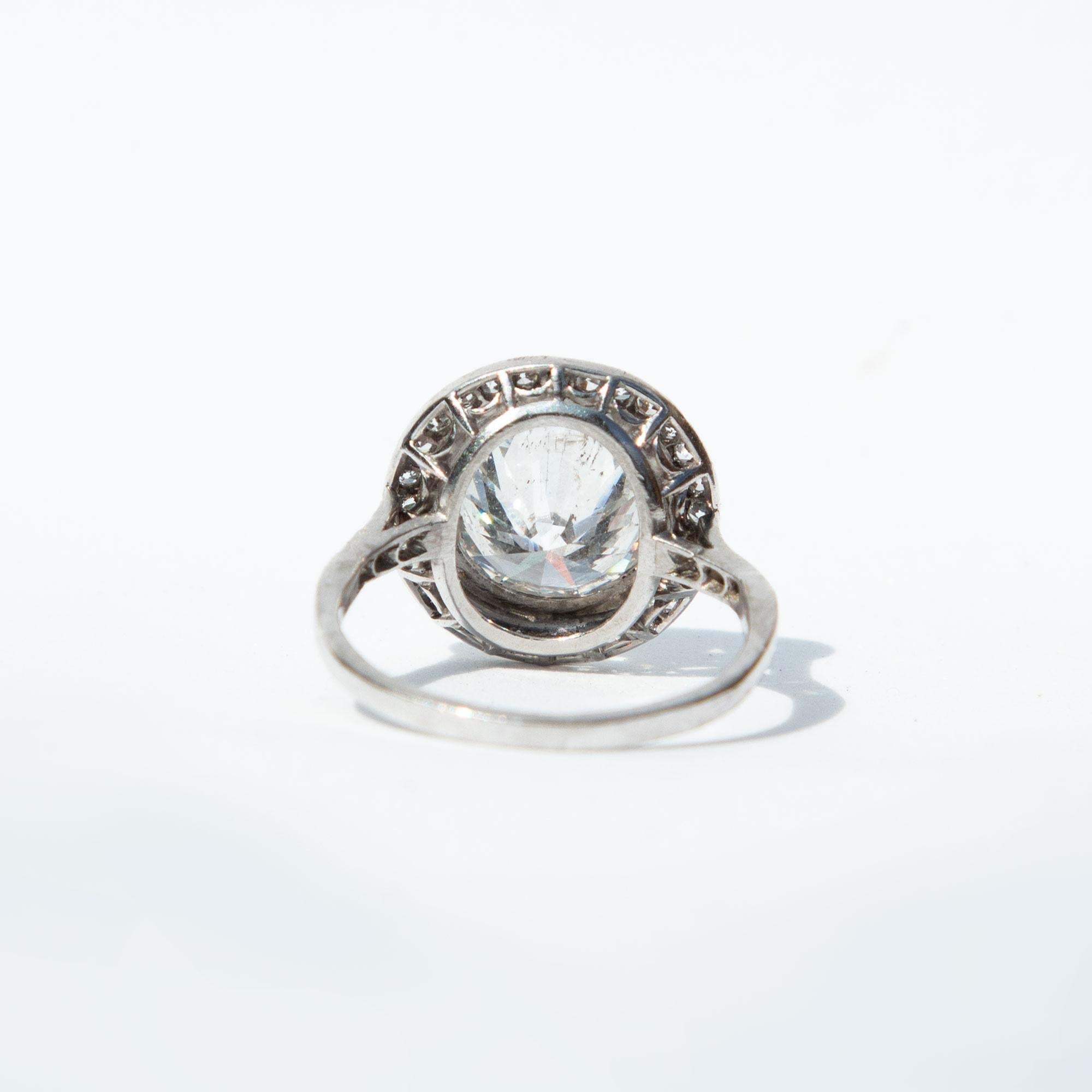 Modern Vintage 3.62 Carat Diamond and Platinum Solitaire Ring For Sale