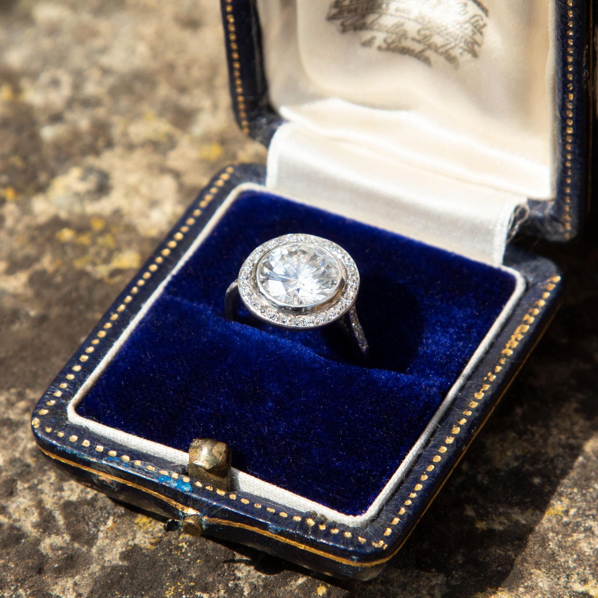 Solitär-Ring aus Platin mit 3.62 Karat Diamant im Zustand „Hervorragend“ im Angebot in Chipping Campden, GB