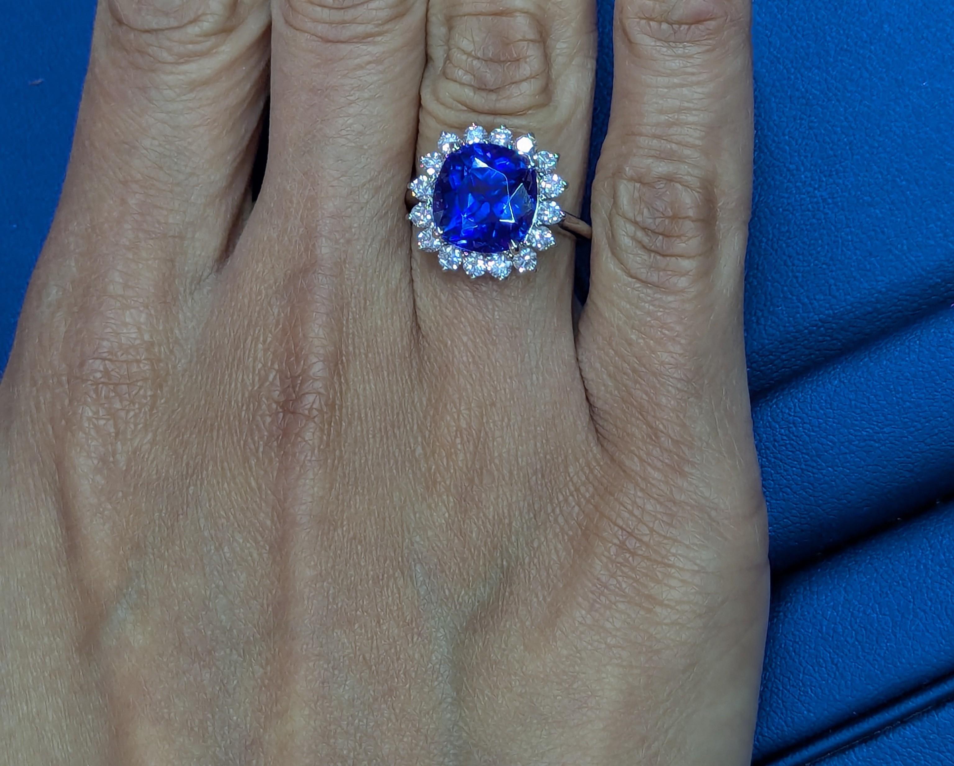 Vintage Certified 5.85CTW Tiffany & Co Platinum Tanzanite and Diamond Ring In Excellent Condition In Miami, FL