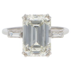 Anillo de tres piedras con diamantes talla esmeralda certificado vintage de 6,35 ct