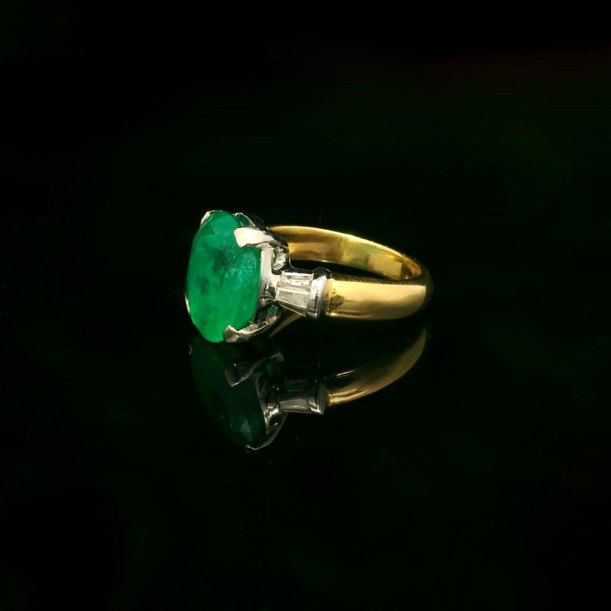 Vintage Certified 7.15 Carats emerald ring For Sale 1