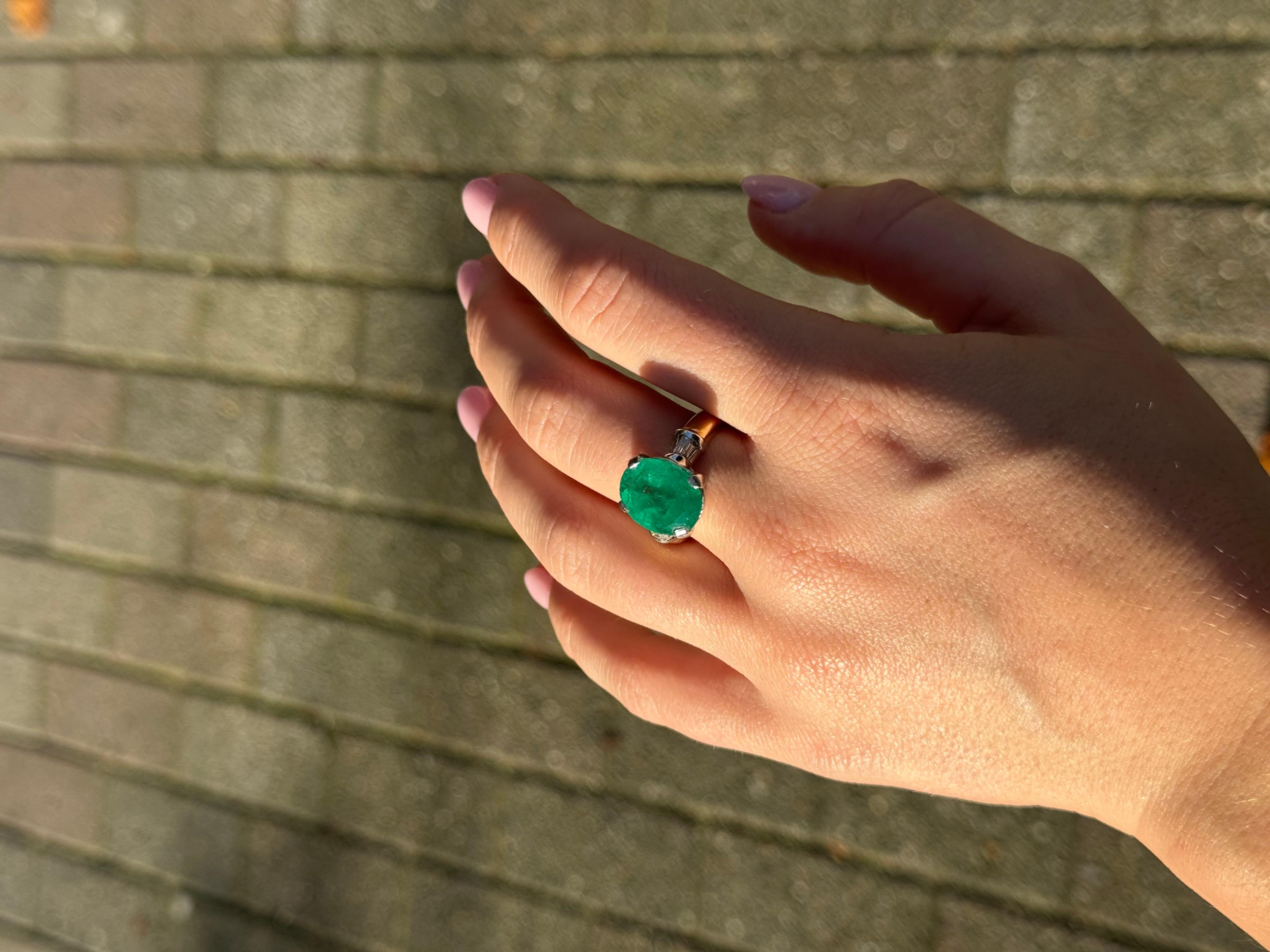 Vintage Certified 7.15 Carats emerald ring For Sale 3