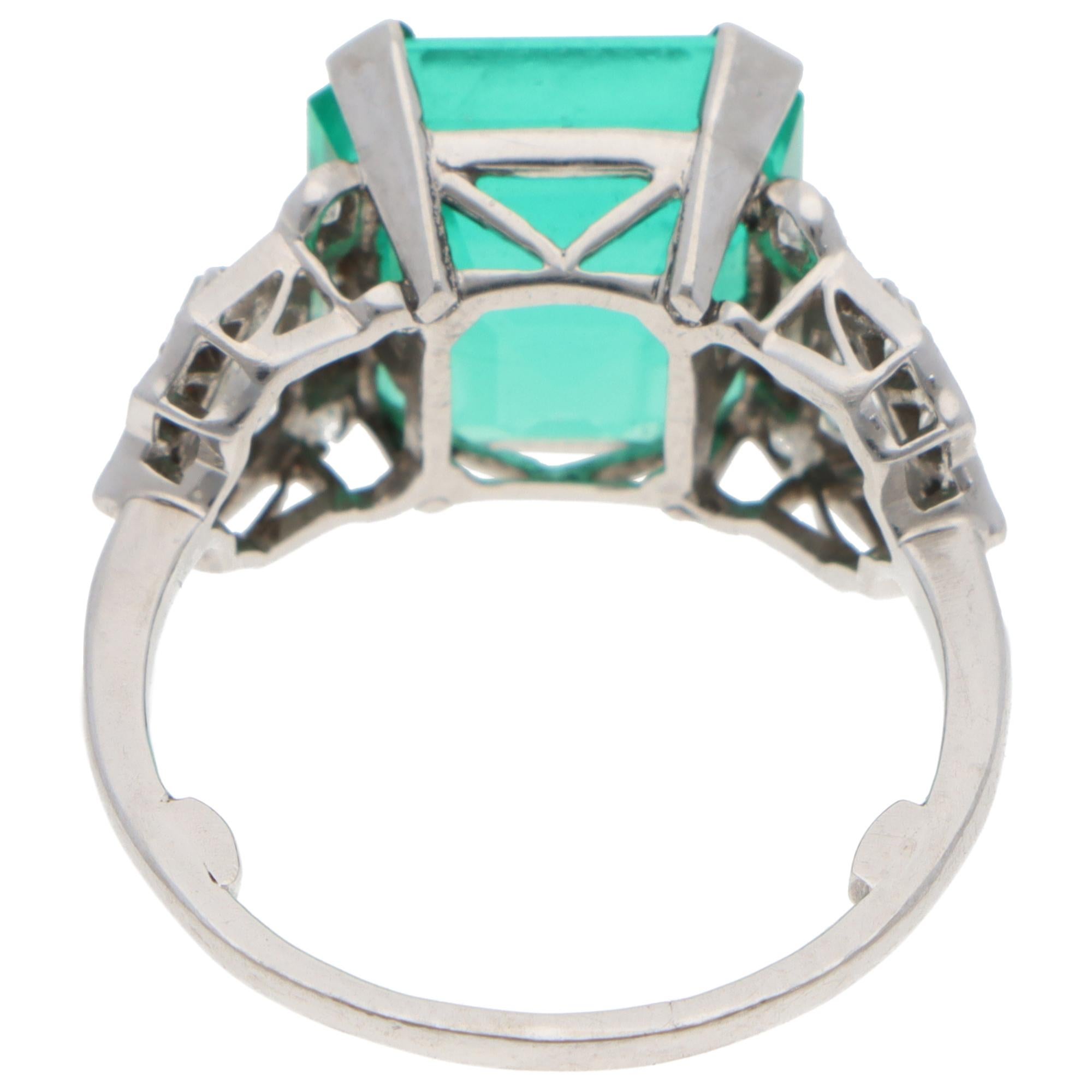 Vintage Certified Colombian Emerald and Diamond Ring In Good Condition In London, GB